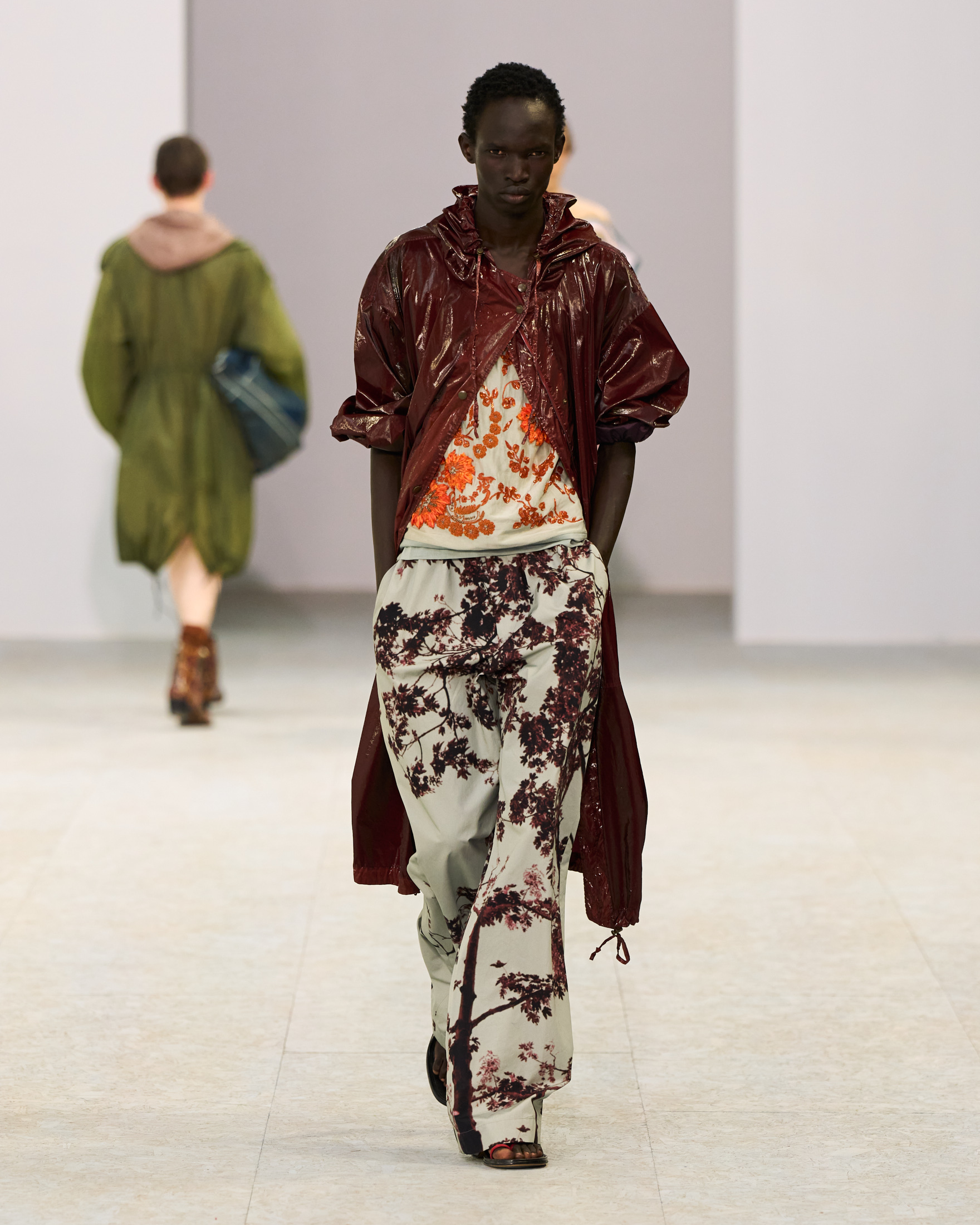 Dries Van Noten Spring Summer 2027 Menswear: The Poetry of Soft Power  Dries Van Noten Spring Summer 2027 Menswear: The Poetry of Soft Power  Vanity Teen 虚荣青年