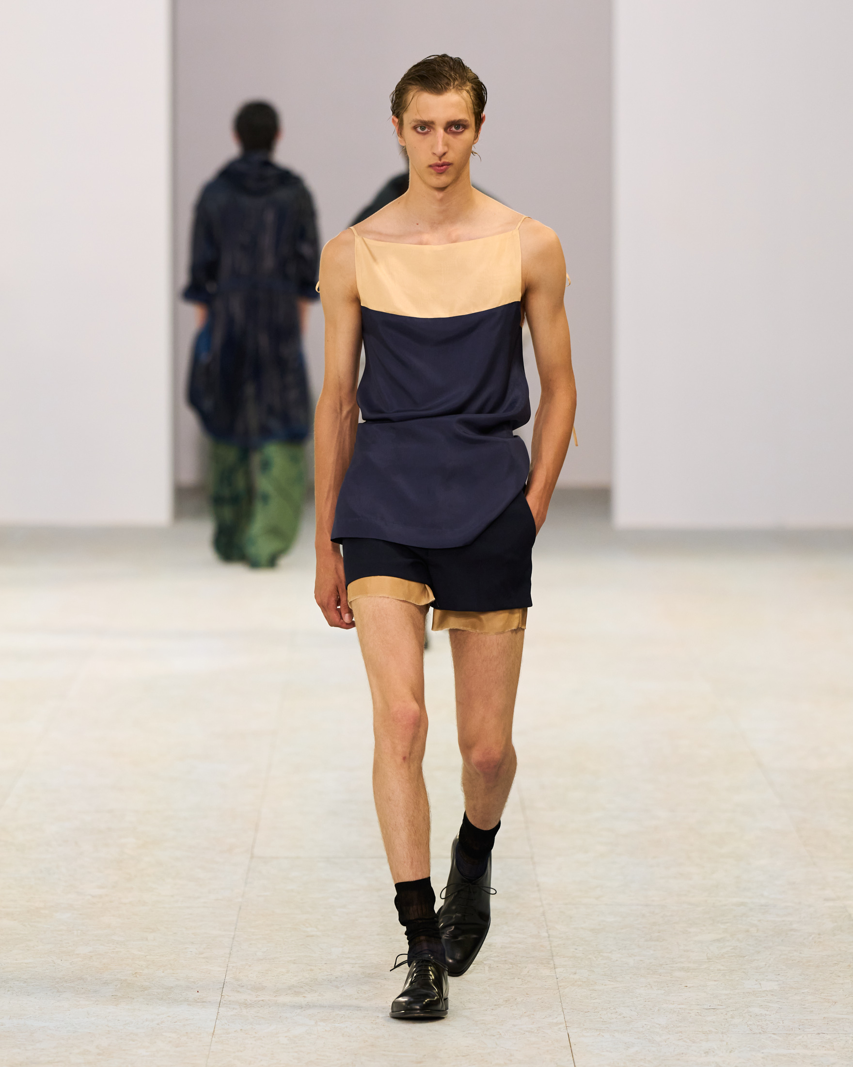 Dries Van Noten Spring Summer 2027 Menswear: The Poetry of Soft Power  Dries Van Noten Spring Summer 2027 Menswear: The Poetry of Soft Power  Vanity Teen 虚荣青年
