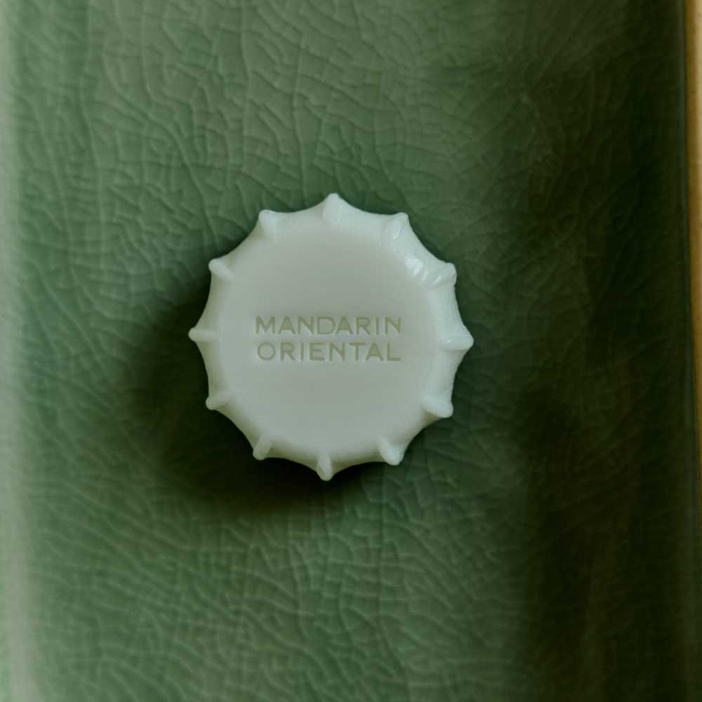 THE BEST PERFUME IS THE ONE THAT DOESN'T ASK TO BE NOTICED: AMOUAGE FOR MANDARIN ORIENTAL THE BEST PERFUME IS THE ONE THAT DOESN'T ASK TO BE NOTICED: AMOUAGE FOR MANDARIN ORIENTAL Vanity Teen 虚荣青年