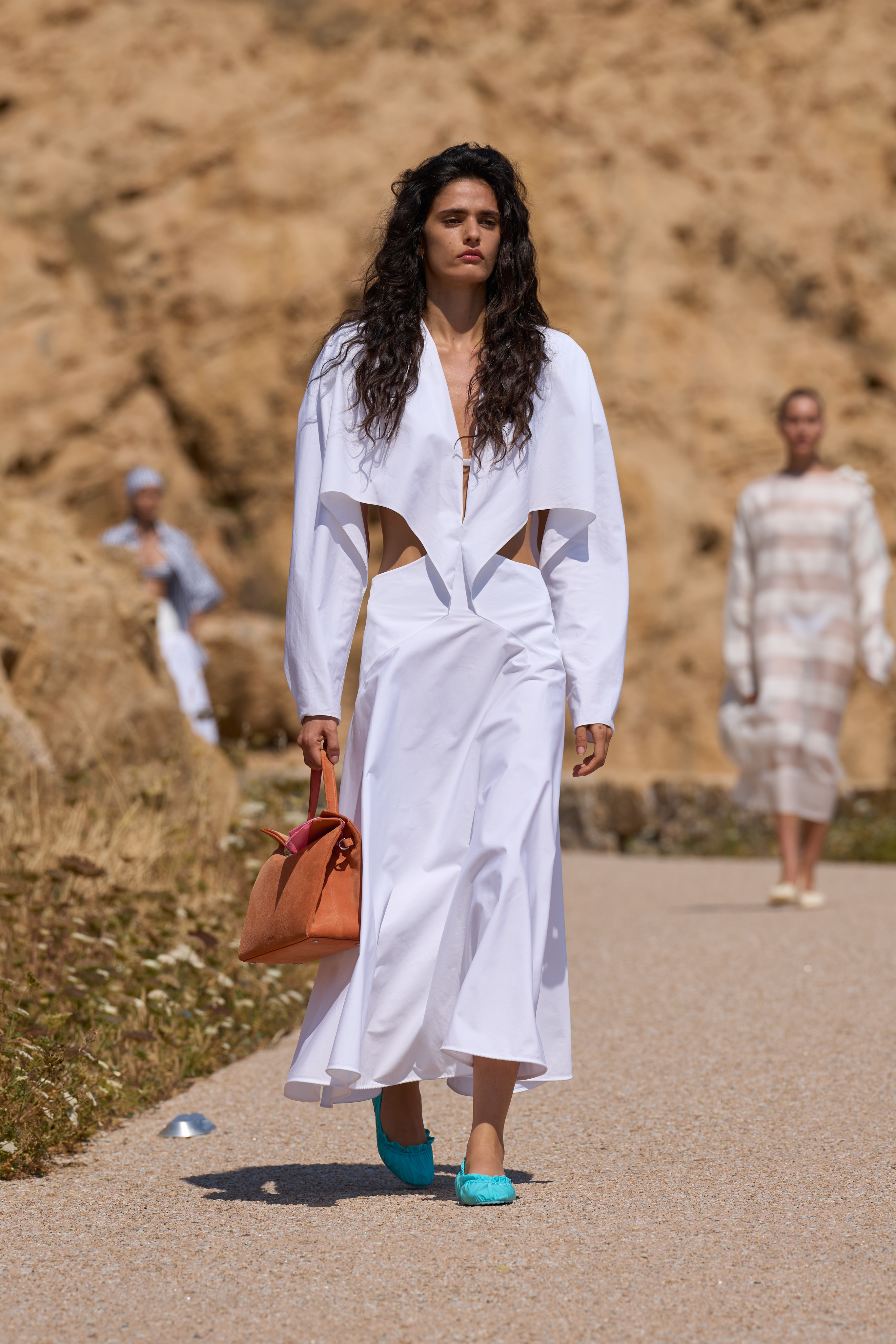 JACQUEMUS SPRING–SUMMER 2027: THE MOST RADICAL THING YOU CAN WEAR IS HAPPINESS JACQUEMUS SPRING–SUMMER 2027: THE MOST RADICAL THING YOU CAN WEAR IS HAPPINESS Vanity Teen 虚荣青年