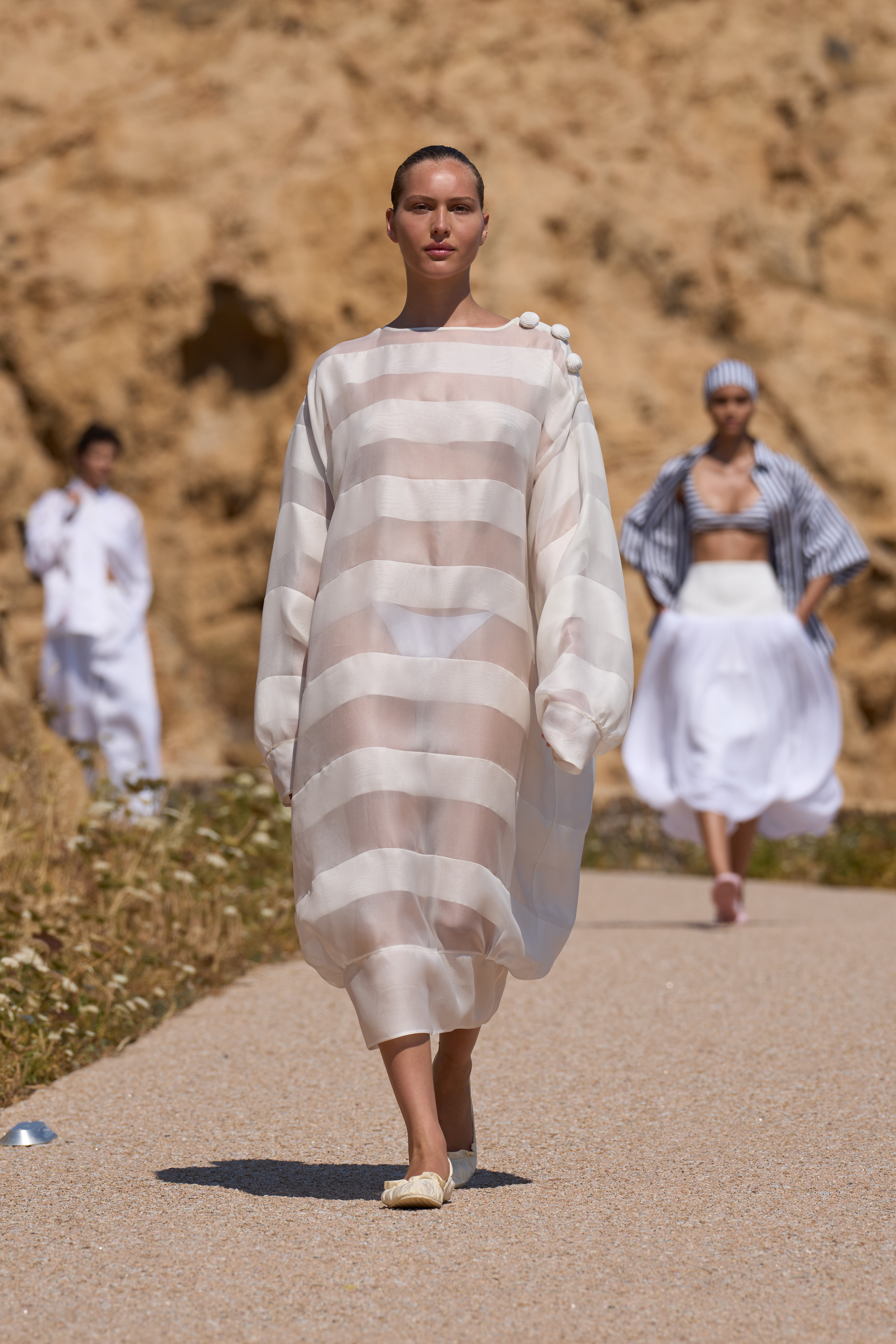 JACQUEMUS SPRING–SUMMER 2027: THE MOST RADICAL THING YOU CAN WEAR IS HAPPINESS JACQUEMUS SPRING–SUMMER 2027: THE MOST RADICAL THING YOU CAN WEAR IS HAPPINESS Vanity Teen 虚荣青年