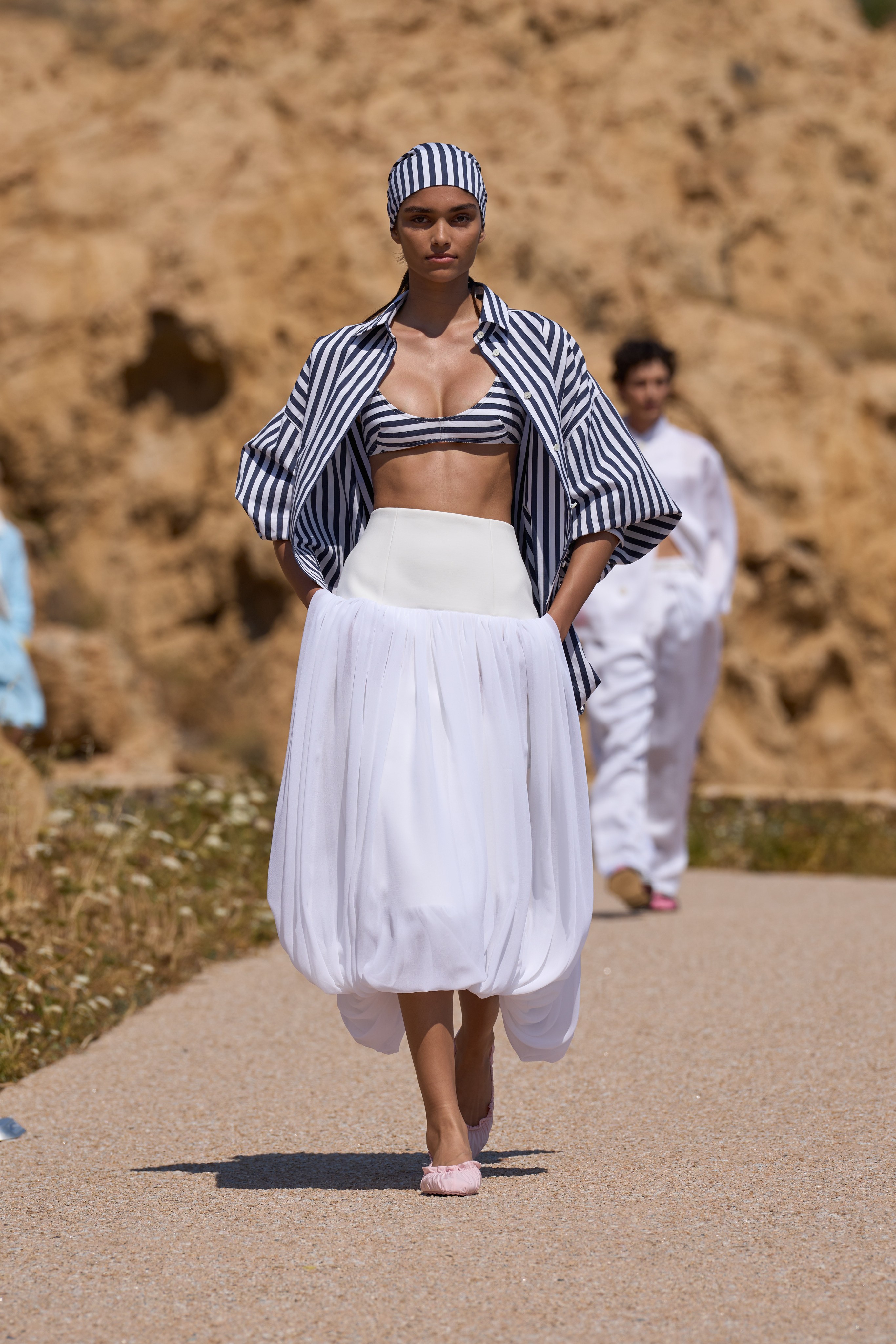 JACQUEMUS SPRING–SUMMER 2027: THE MOST RADICAL THING YOU CAN WEAR IS HAPPINESS JACQUEMUS SPRING–SUMMER 2027: THE MOST RADICAL THING YOU CAN WEAR IS HAPPINESS Vanity Teen 虚荣青年