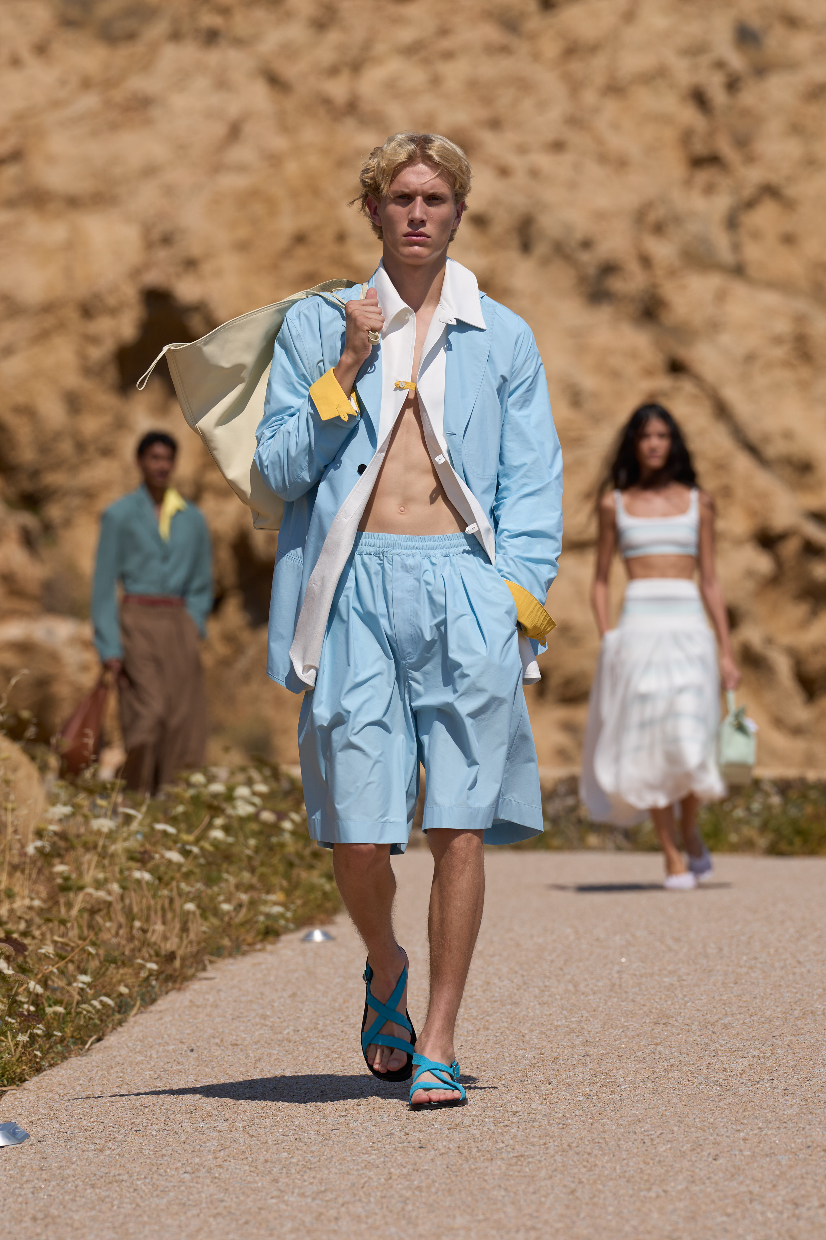 JACQUEMUS SPRING–SUMMER 2027: THE MOST RADICAL THING YOU CAN WEAR IS HAPPINESS JACQUEMUS SPRING–SUMMER 2027: THE MOST RADICAL THING YOU CAN WEAR IS HAPPINESS Vanity Teen 虚荣青年