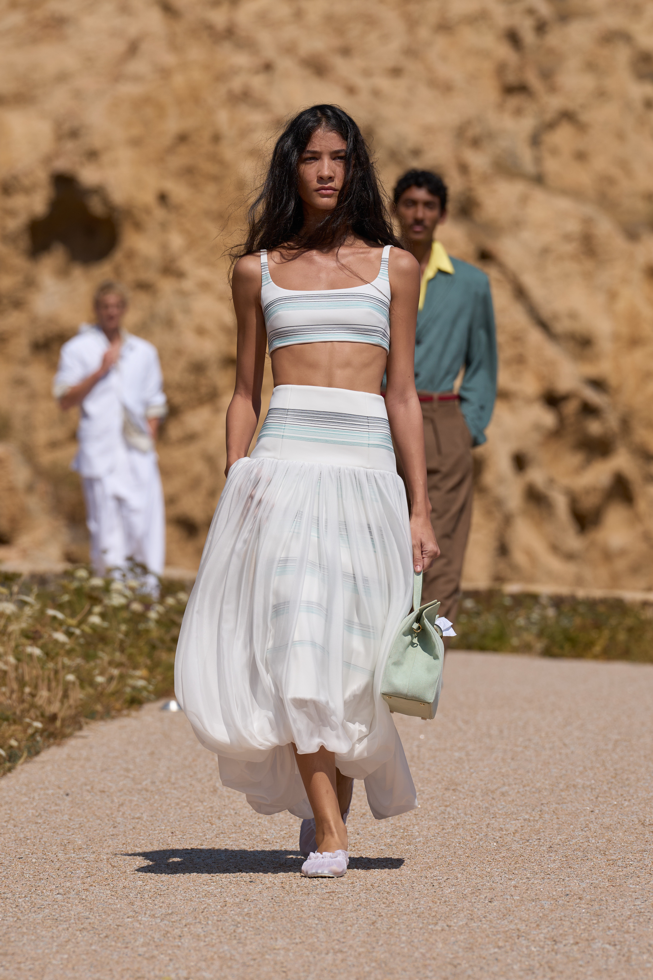 JACQUEMUS SPRING–SUMMER 2027: THE MOST RADICAL THING YOU CAN WEAR IS HAPPINESS JACQUEMUS SPRING–SUMMER 2027: THE MOST RADICAL THING YOU CAN WEAR IS HAPPINESS Vanity Teen 虚荣青年