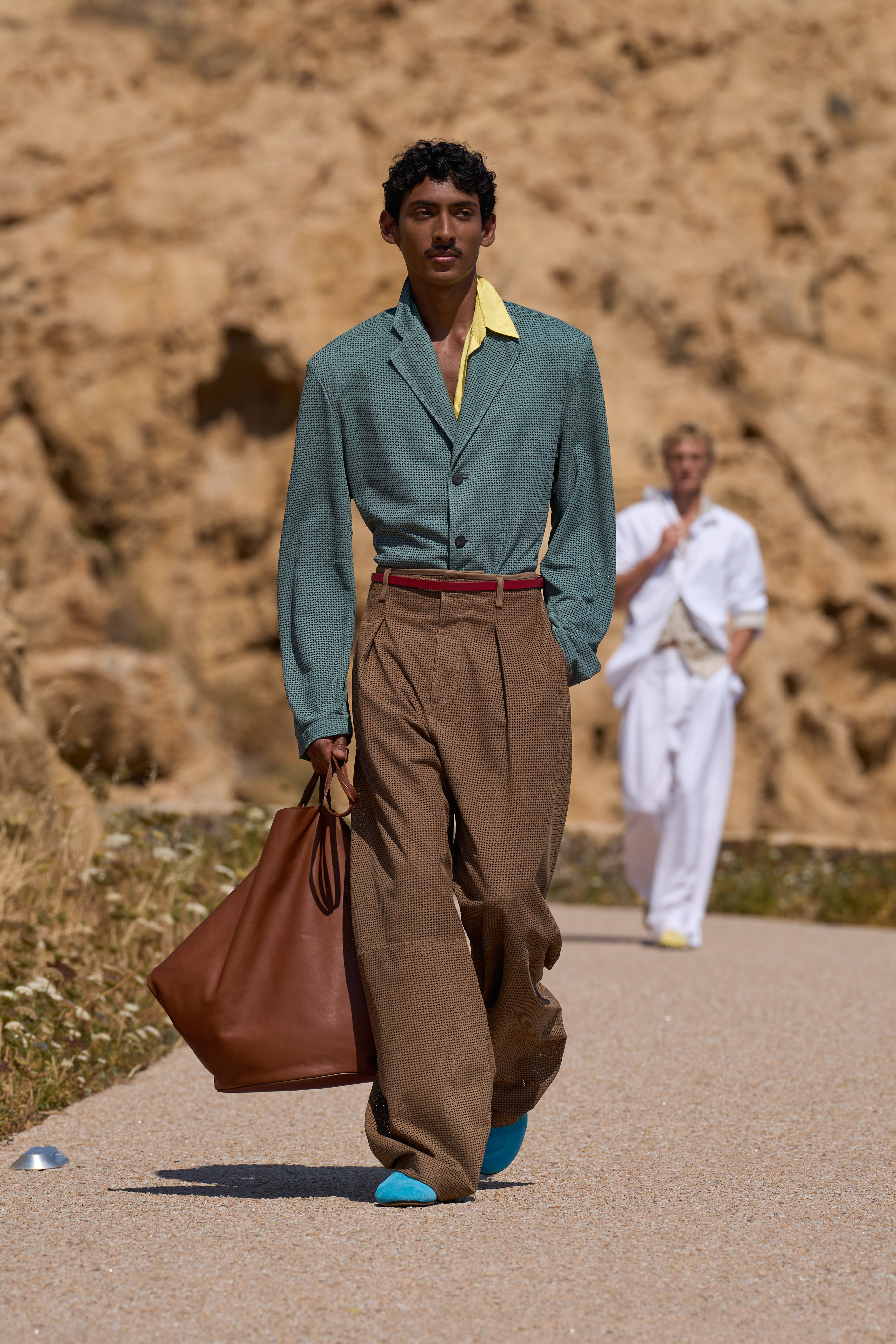 JACQUEMUS SPRING–SUMMER 2027: THE MOST RADICAL THING YOU CAN WEAR IS HAPPINESS JACQUEMUS SPRING–SUMMER 2027: THE MOST RADICAL THING YOU CAN WEAR IS HAPPINESS Vanity Teen 虚荣青年