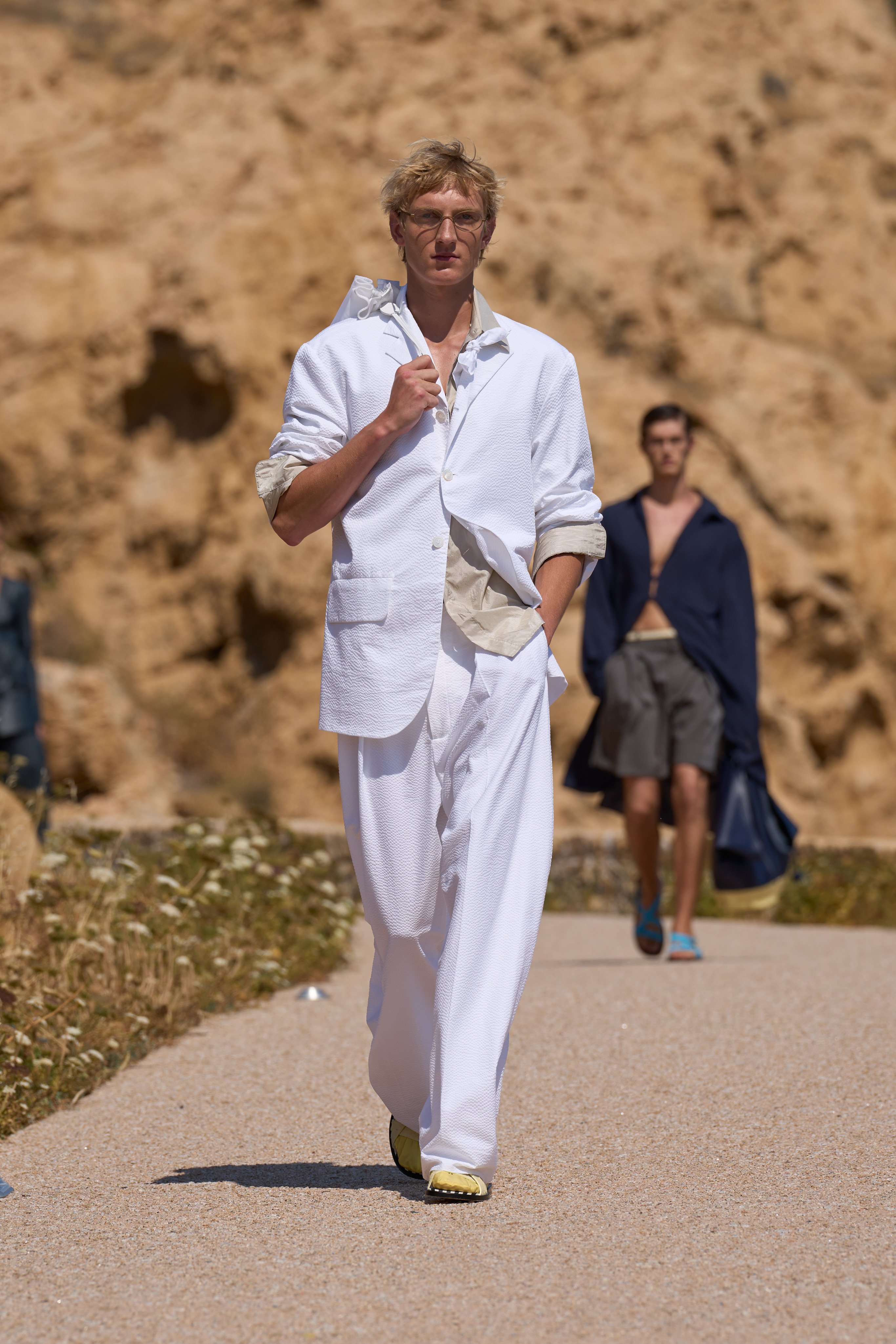 JACQUEMUS SPRING–SUMMER 2027: THE MOST RADICAL THING YOU CAN WEAR IS HAPPINESS JACQUEMUS SPRING–SUMMER 2027: THE MOST RADICAL THING YOU CAN WEAR IS HAPPINESS Vanity Teen 虚荣青年