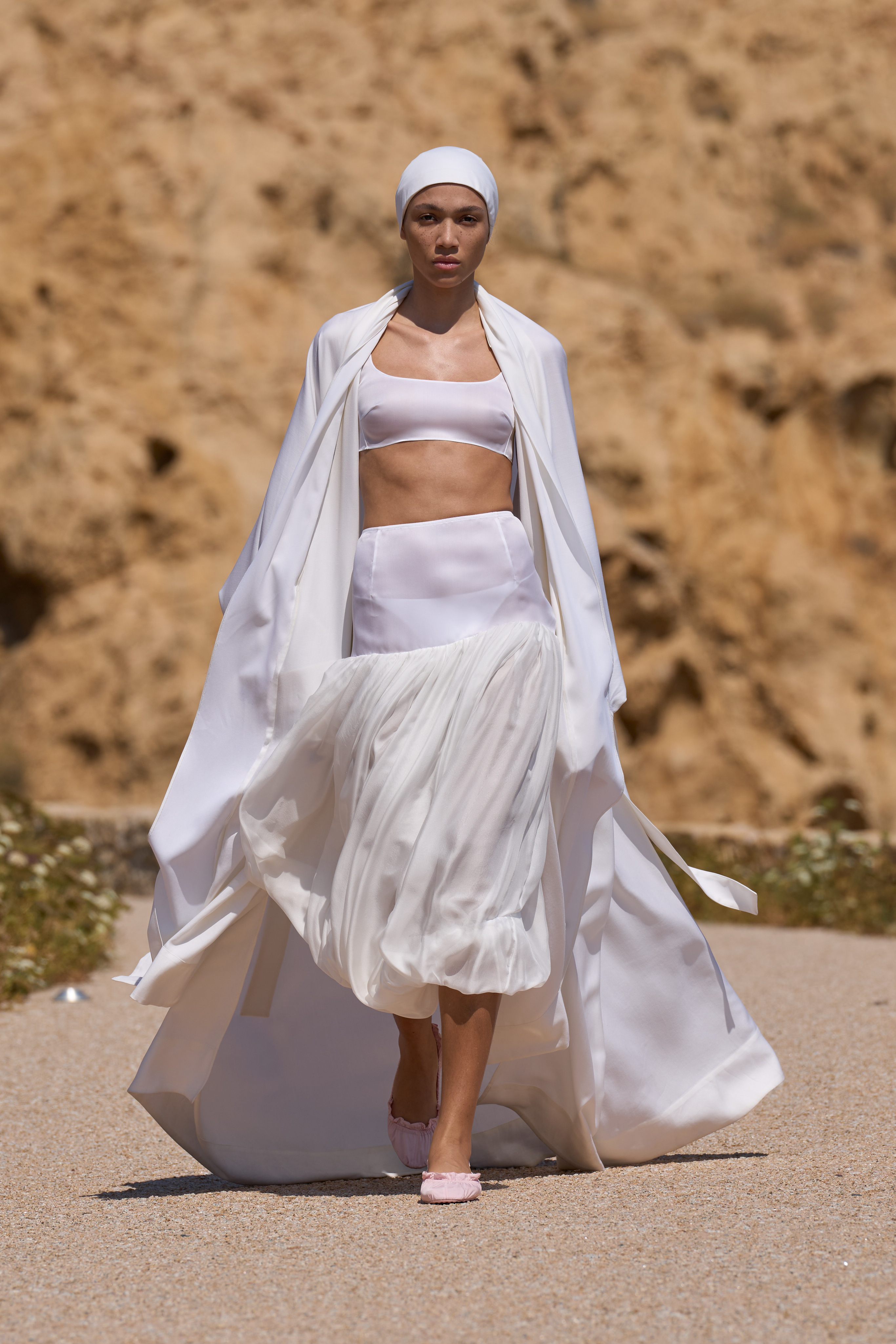 JACQUEMUS SPRING–SUMMER 2027: THE MOST RADICAL THING YOU CAN WEAR IS HAPPINESS JACQUEMUS SPRING–SUMMER 2027: THE MOST RADICAL THING YOU CAN WEAR IS HAPPINESS Vanity Teen 虚荣青年
