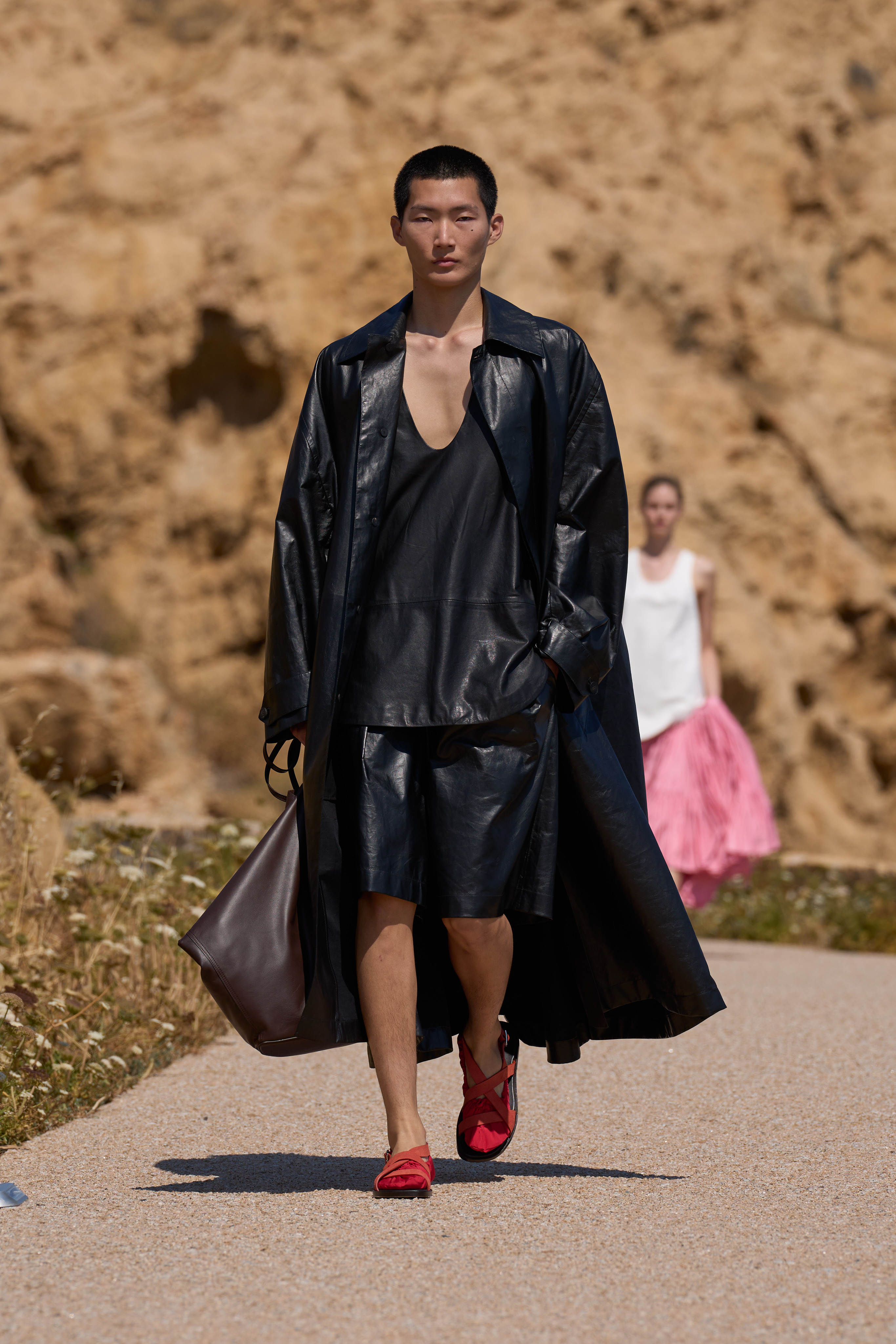 JACQUEMUS SPRING–SUMMER 2027: THE MOST RADICAL THING YOU CAN WEAR IS HAPPINESS JACQUEMUS SPRING–SUMMER 2027: THE MOST RADICAL THING YOU CAN WEAR IS HAPPINESS Vanity Teen 虚荣青年