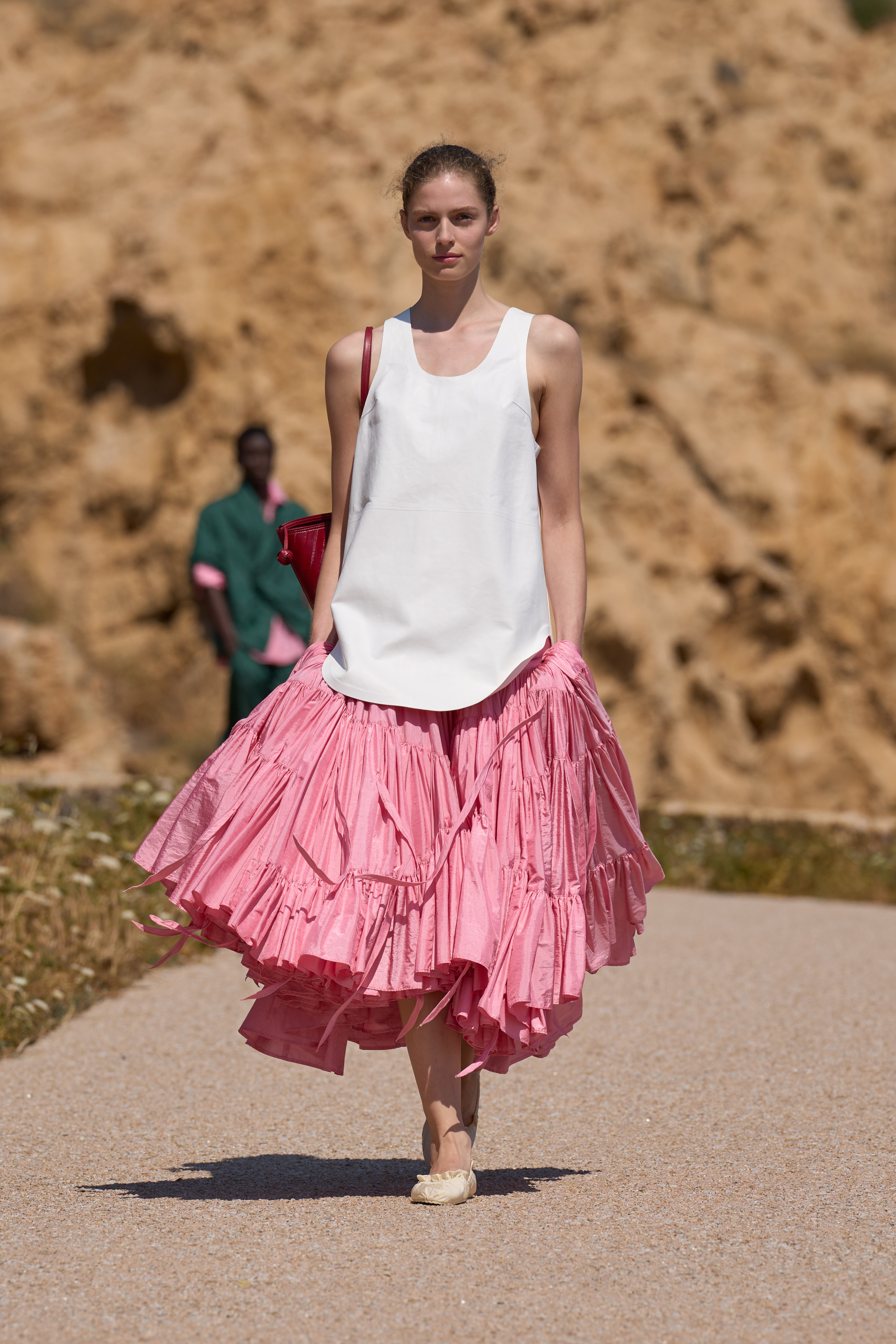 JACQUEMUS SPRING–SUMMER 2027: THE MOST RADICAL THING YOU CAN WEAR IS HAPPINESS JACQUEMUS SPRING–SUMMER 2027: THE MOST RADICAL THING YOU CAN WEAR IS HAPPINESS Vanity Teen 虚荣青年