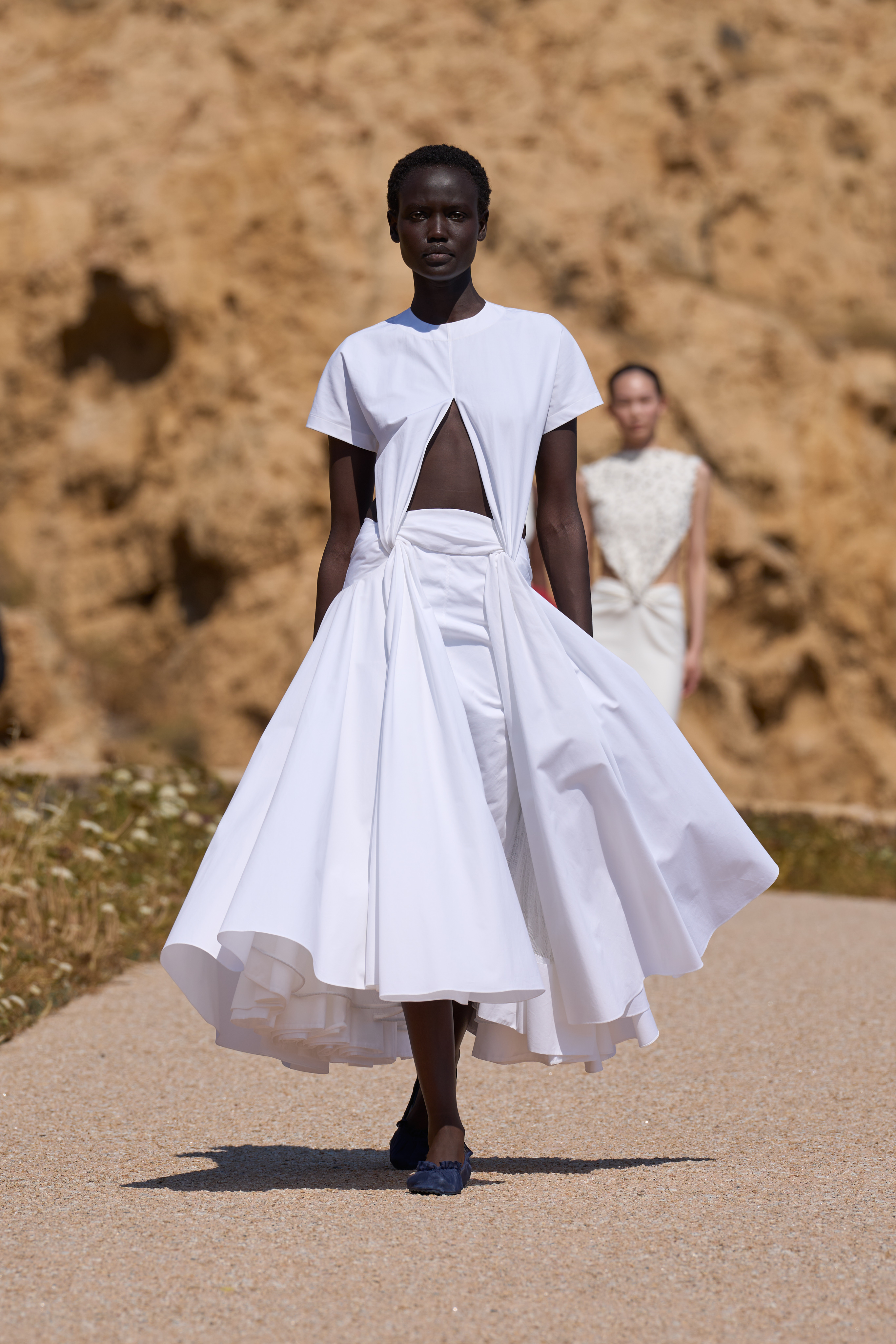 JACQUEMUS SPRING–SUMMER 2027: THE MOST RADICAL THING YOU CAN WEAR IS HAPPINESS JACQUEMUS SPRING–SUMMER 2027: THE MOST RADICAL THING YOU CAN WEAR IS HAPPINESS Vanity Teen 虚荣青年