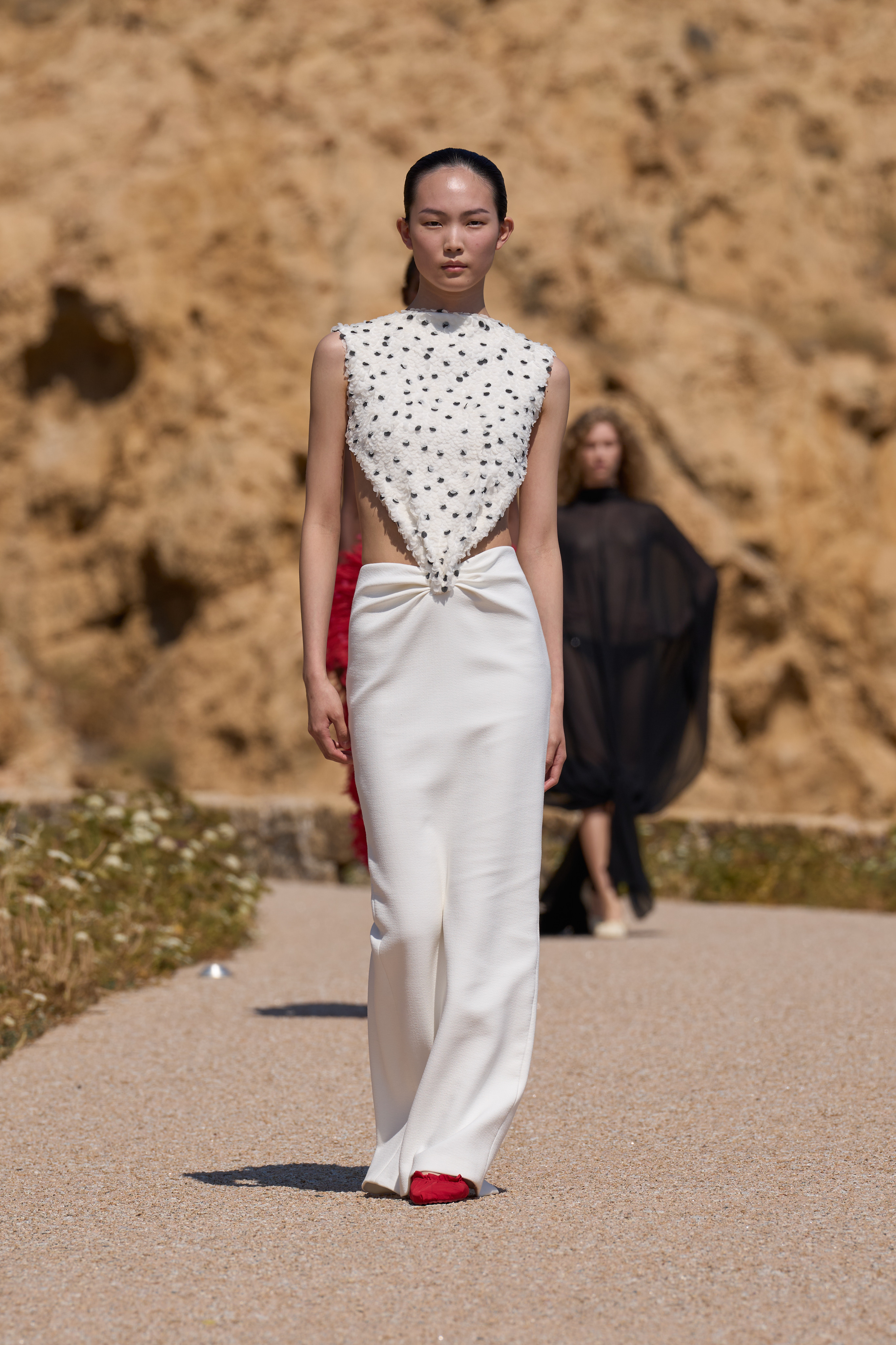 JACQUEMUS SPRING–SUMMER 2027: THE MOST RADICAL THING YOU CAN WEAR IS HAPPINESS JACQUEMUS SPRING–SUMMER 2027: THE MOST RADICAL THING YOU CAN WEAR IS HAPPINESS Vanity Teen 虚荣青年