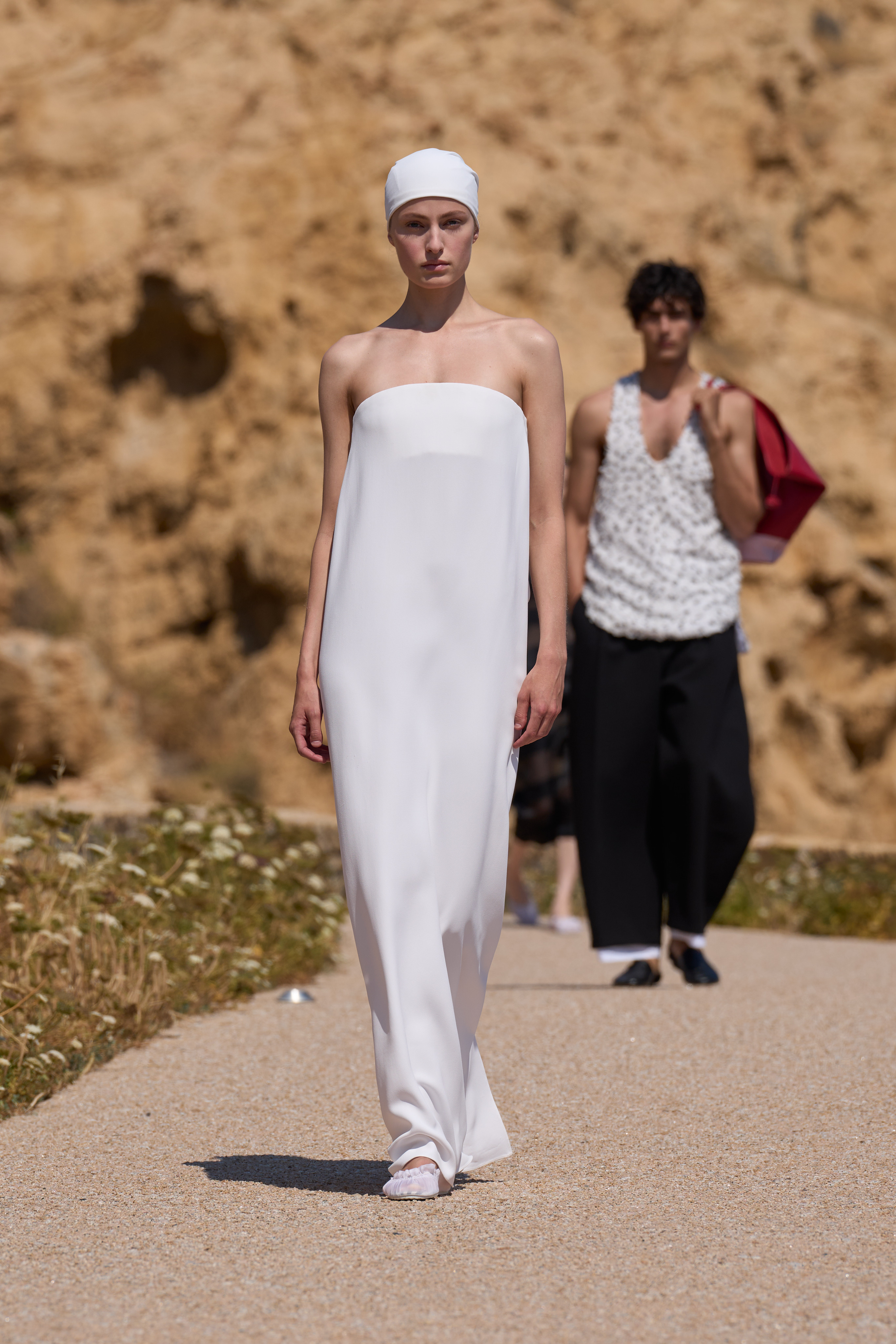 JACQUEMUS SPRING–SUMMER 2027: THE MOST RADICAL THING YOU CAN WEAR IS HAPPINESS JACQUEMUS SPRING–SUMMER 2027: THE MOST RADICAL THING YOU CAN WEAR IS HAPPINESS Vanity Teen 虚荣青年