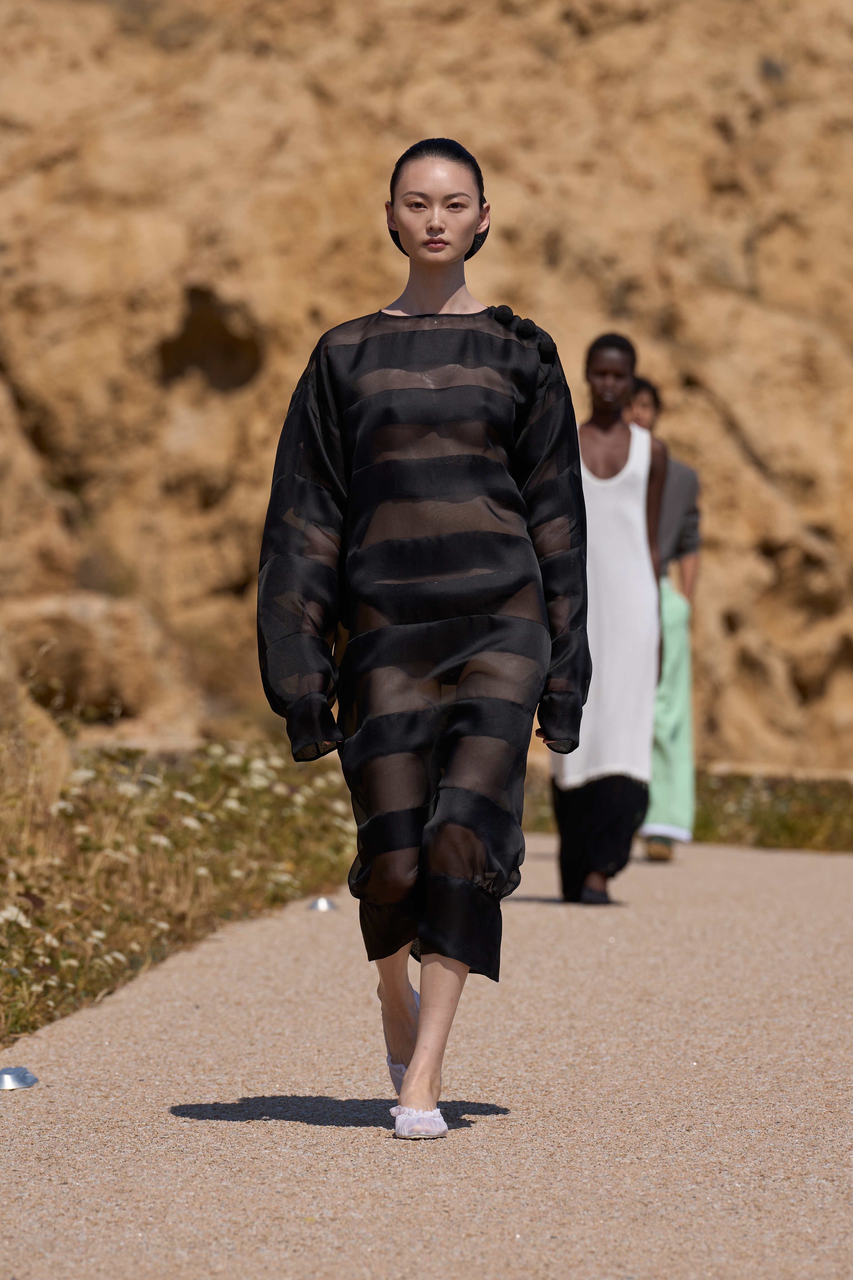 JACQUEMUS SPRING–SUMMER 2027: THE MOST RADICAL THING YOU CAN WEAR IS HAPPINESS JACQUEMUS SPRING–SUMMER 2027: THE MOST RADICAL THING YOU CAN WEAR IS HAPPINESS Vanity Teen 虚荣青年