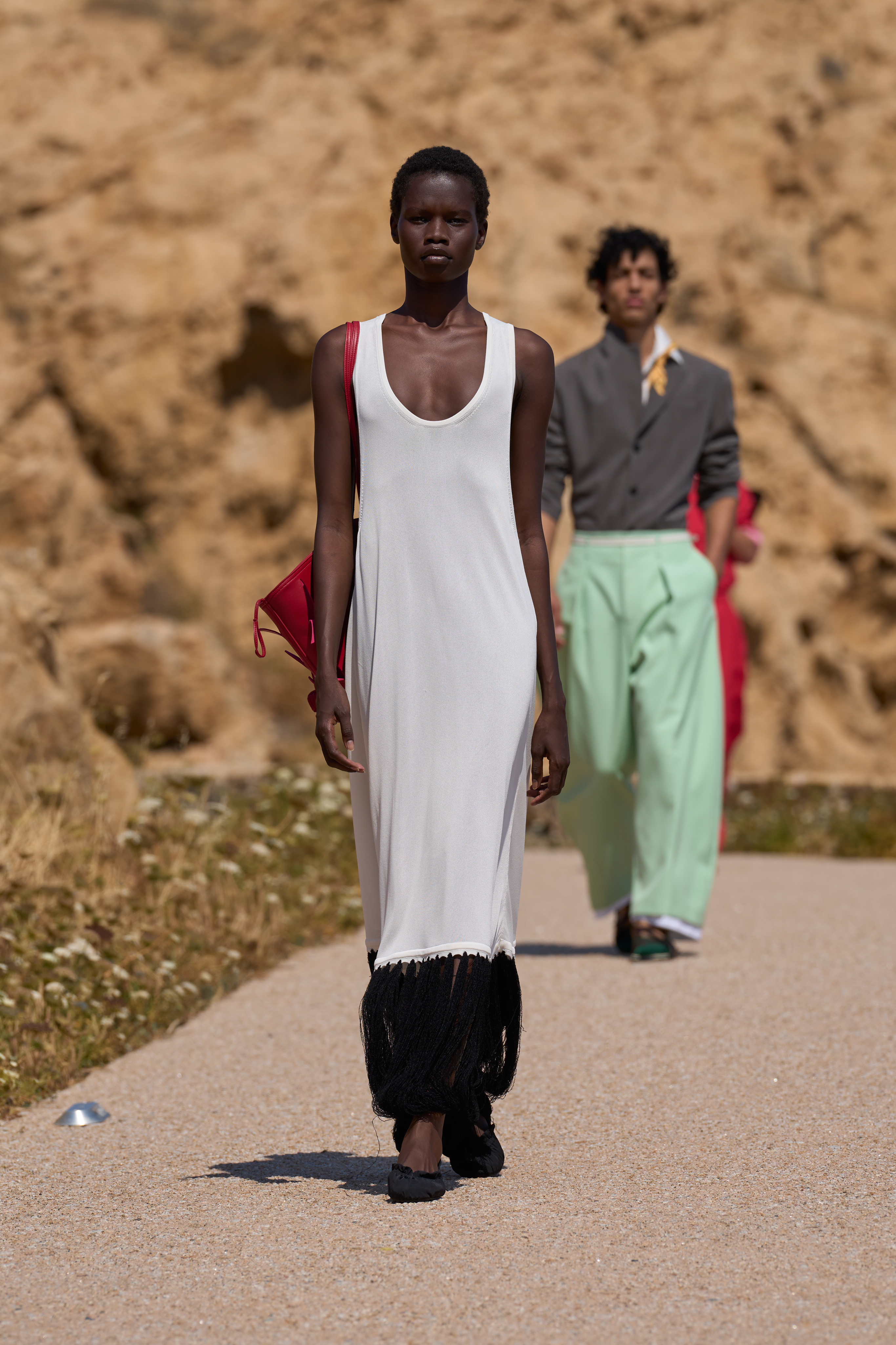 JACQUEMUS SPRING–SUMMER 2027: THE MOST RADICAL THING YOU CAN WEAR IS HAPPINESS JACQUEMUS SPRING–SUMMER 2027: THE MOST RADICAL THING YOU CAN WEAR IS HAPPINESS Vanity Teen 虚荣青年