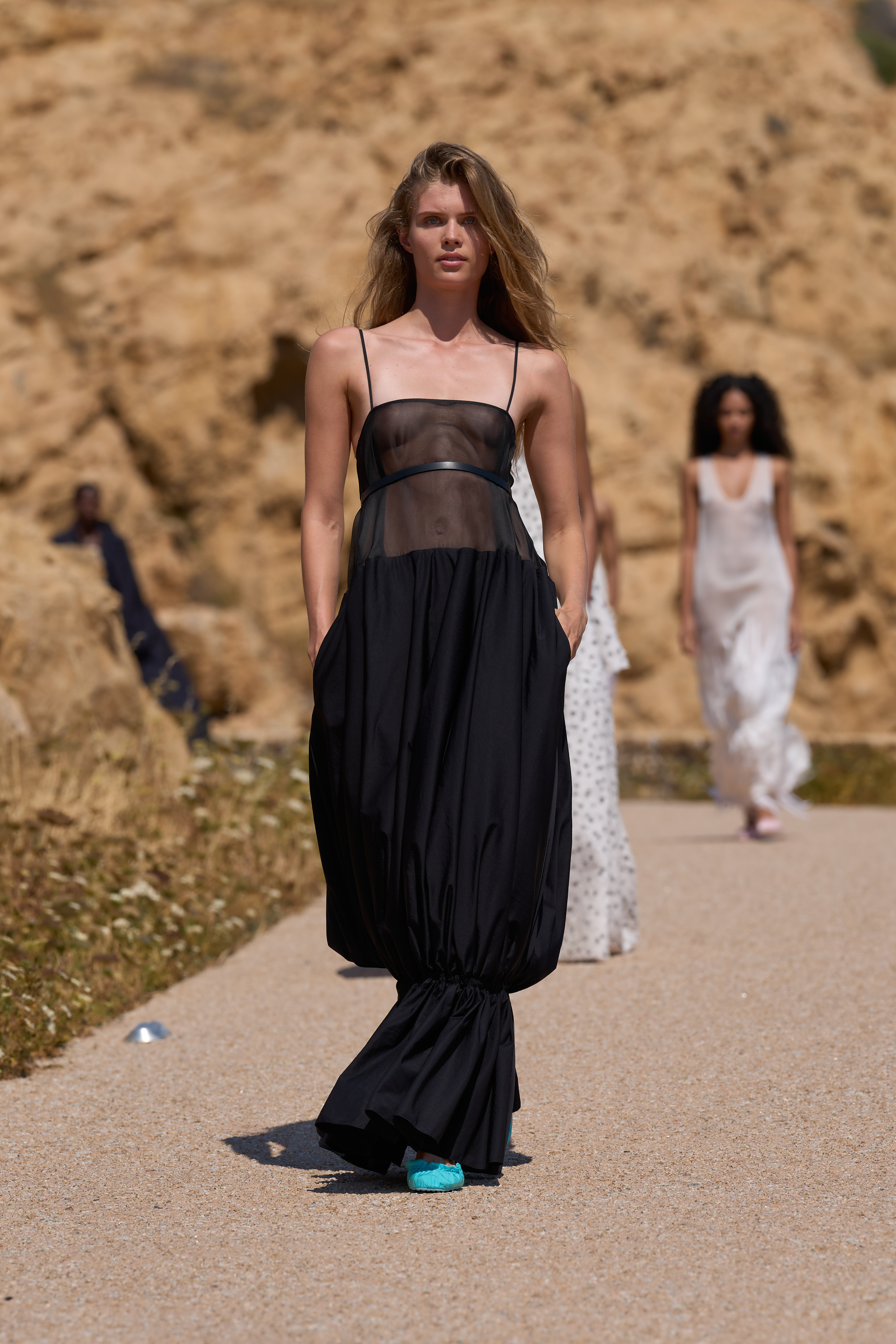JACQUEMUS SPRING–SUMMER 2027: THE MOST RADICAL THING YOU CAN WEAR IS HAPPINESS JACQUEMUS SPRING–SUMMER 2027: THE MOST RADICAL THING YOU CAN WEAR IS HAPPINESS Vanity Teen 虚荣青年