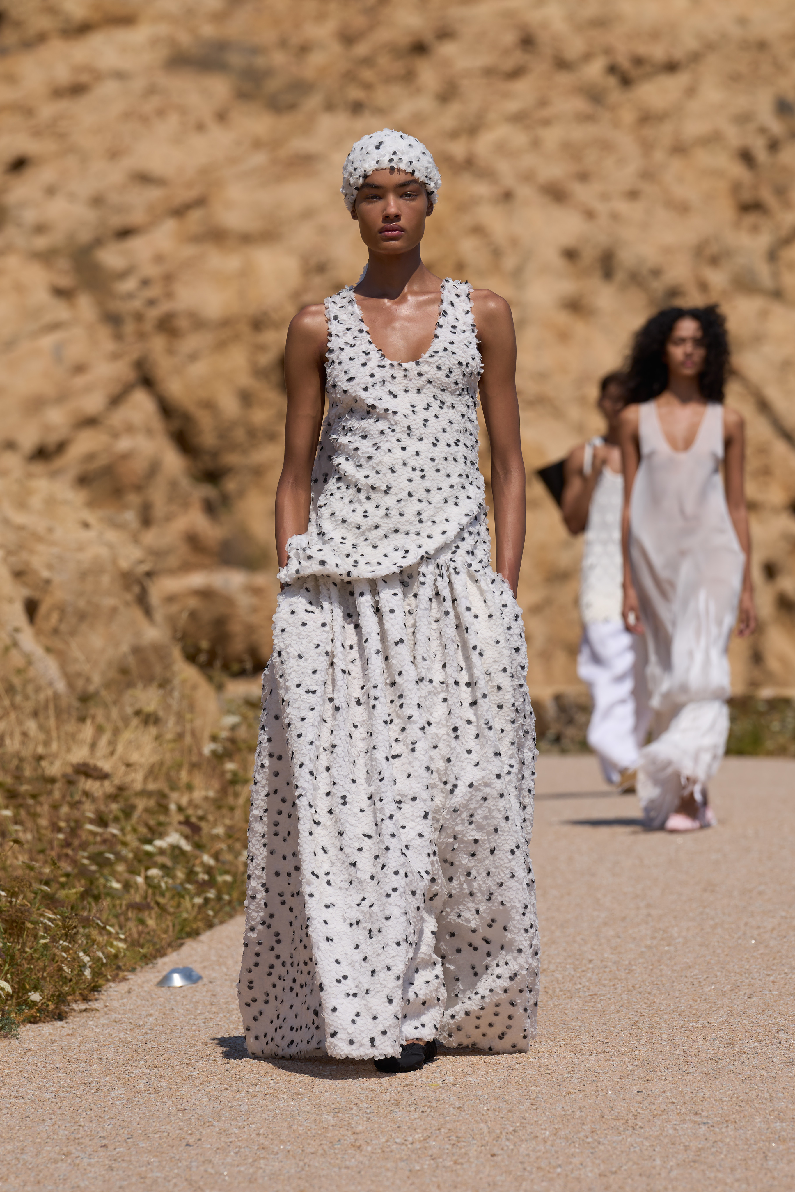 JACQUEMUS SPRING–SUMMER 2027: THE MOST RADICAL THING YOU CAN WEAR IS HAPPINESS JACQUEMUS SPRING–SUMMER 2027: THE MOST RADICAL THING YOU CAN WEAR IS HAPPINESS Vanity Teen 虚荣青年