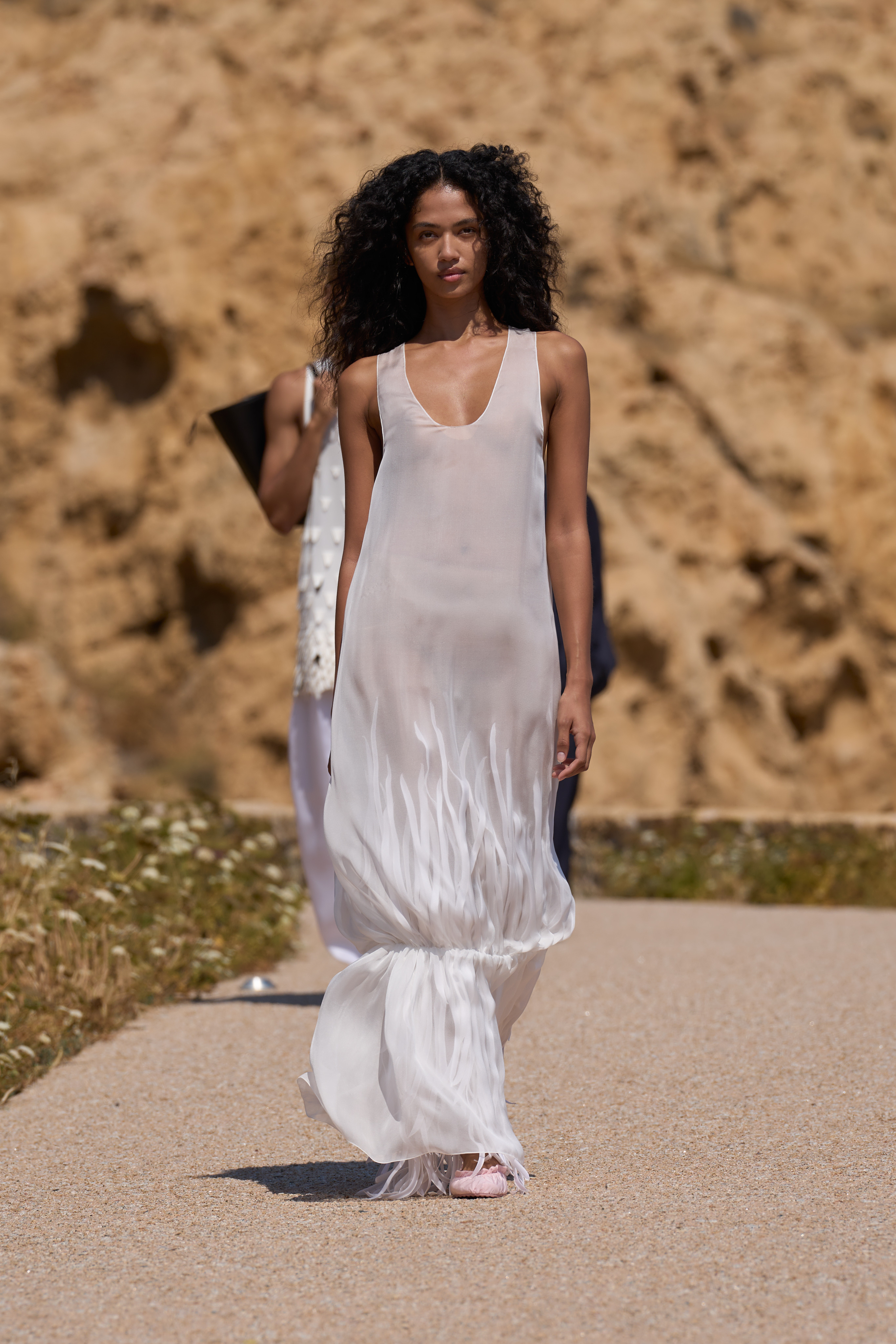 JACQUEMUS SPRING–SUMMER 2027: THE MOST RADICAL THING YOU CAN WEAR IS HAPPINESS JACQUEMUS SPRING–SUMMER 2027: THE MOST RADICAL THING YOU CAN WEAR IS HAPPINESS Vanity Teen 虚荣青年