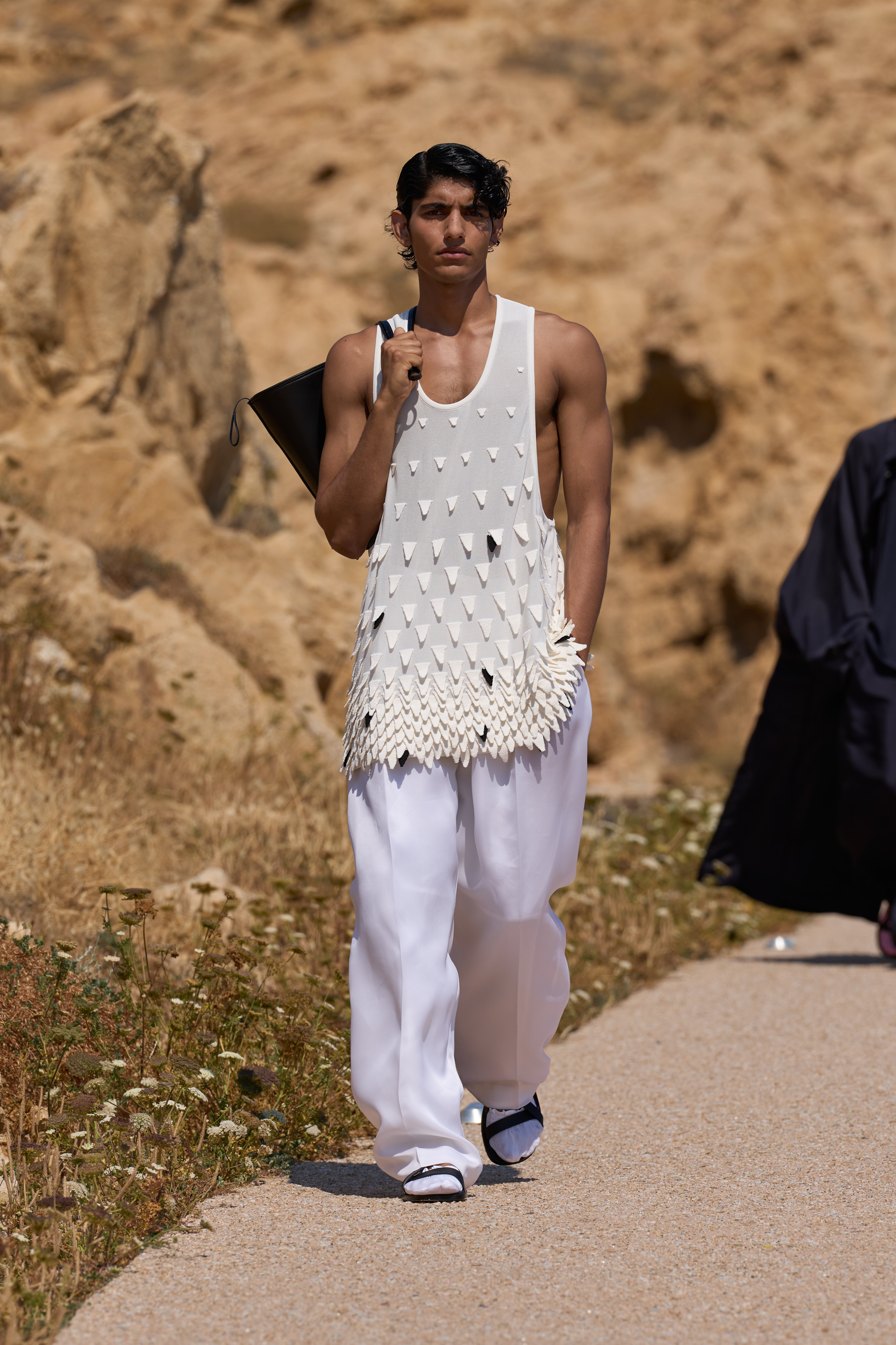 JACQUEMUS SPRING–SUMMER 2027: THE MOST RADICAL THING YOU CAN WEAR IS HAPPINESS JACQUEMUS SPRING–SUMMER 2027: THE MOST RADICAL THING YOU CAN WEAR IS HAPPINESS Vanity Teen 虚荣青年