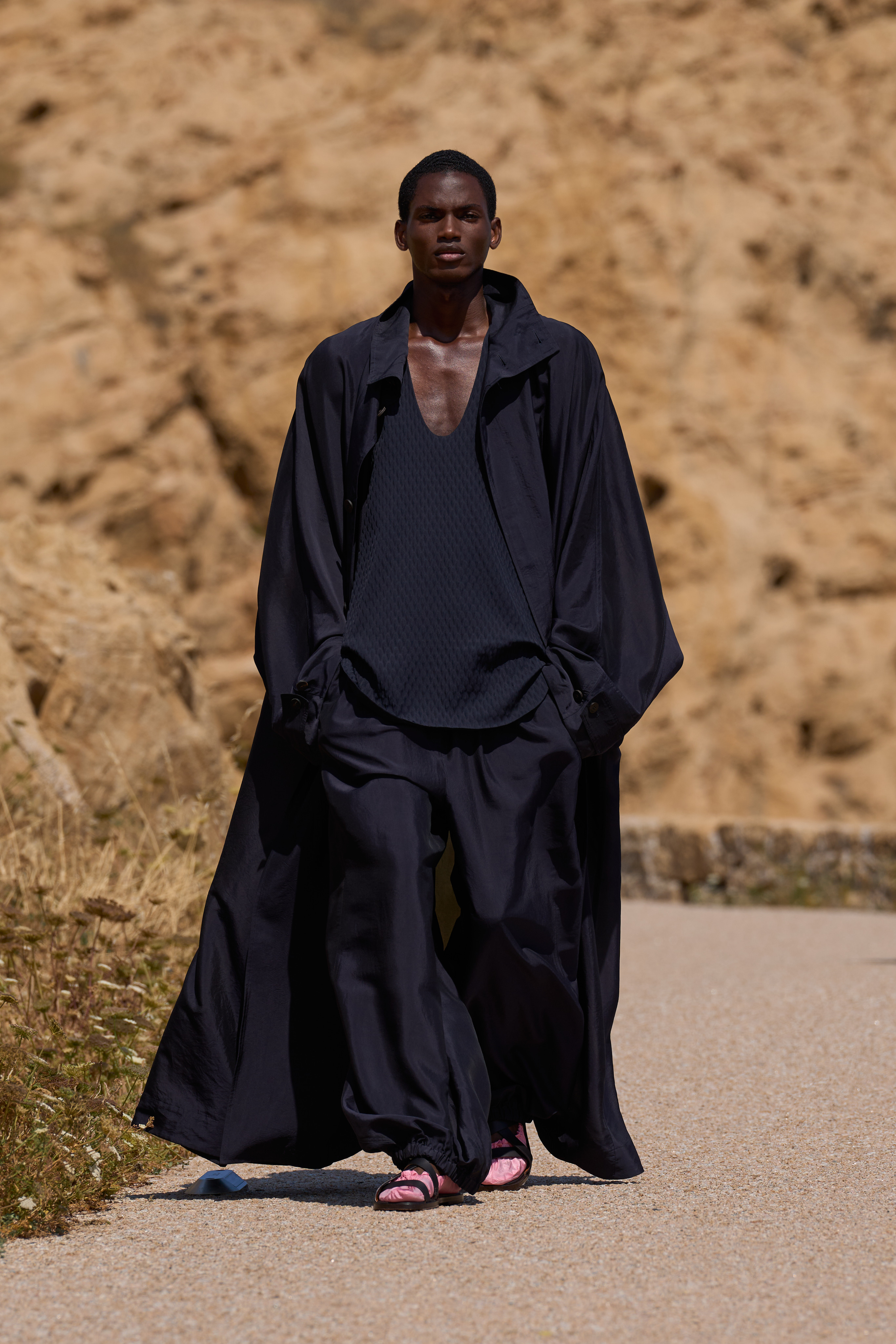 JACQUEMUS SPRING–SUMMER 2027: THE MOST RADICAL THING YOU CAN WEAR IS HAPPINESS JACQUEMUS SPRING–SUMMER 2027: THE MOST RADICAL THING YOU CAN WEAR IS HAPPINESS Vanity Teen 虚荣青年