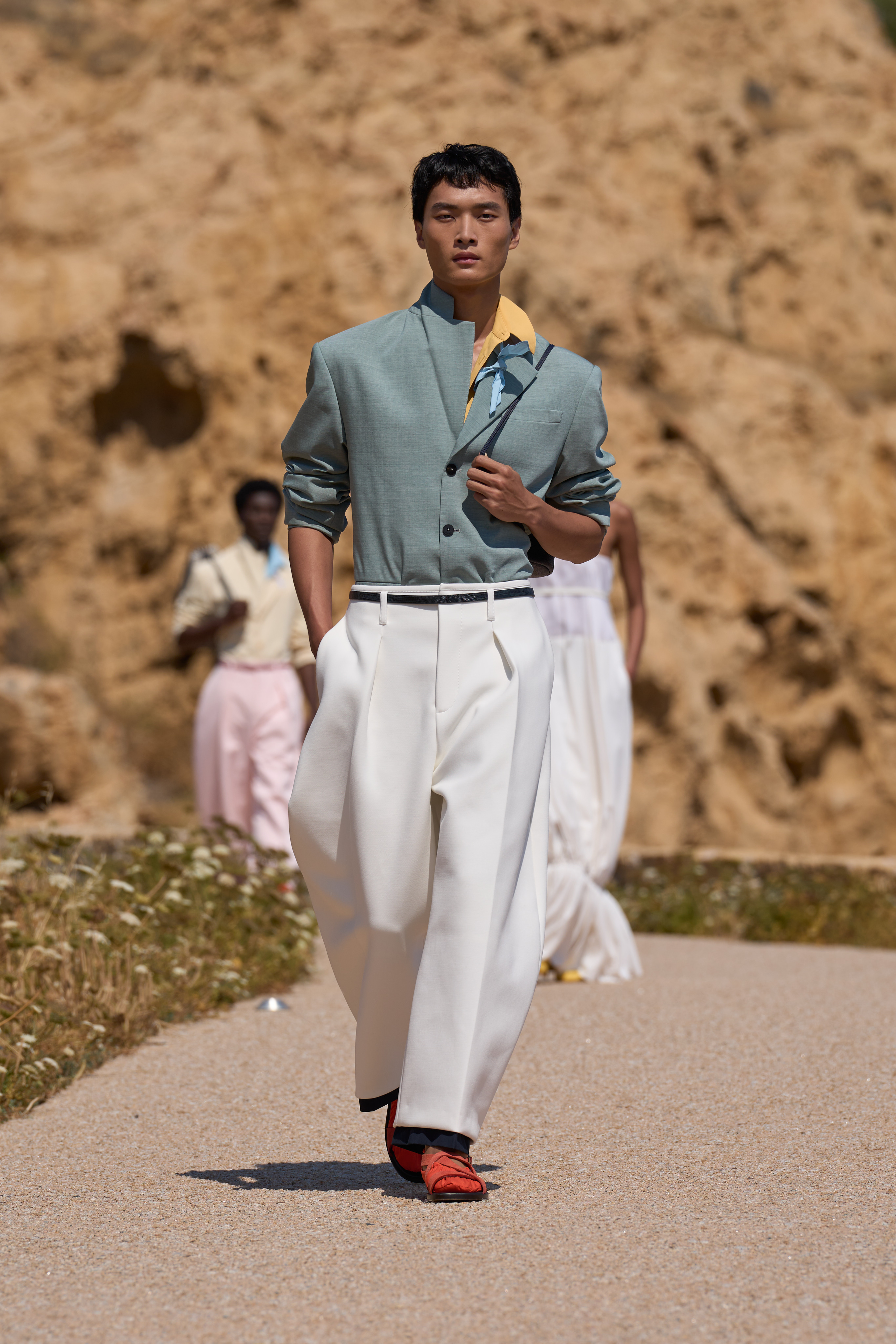 JACQUEMUS SPRING–SUMMER 2027: THE MOST RADICAL THING YOU CAN WEAR IS HAPPINESS JACQUEMUS SPRING–SUMMER 2027: THE MOST RADICAL THING YOU CAN WEAR IS HAPPINESS Vanity Teen 虚荣青年