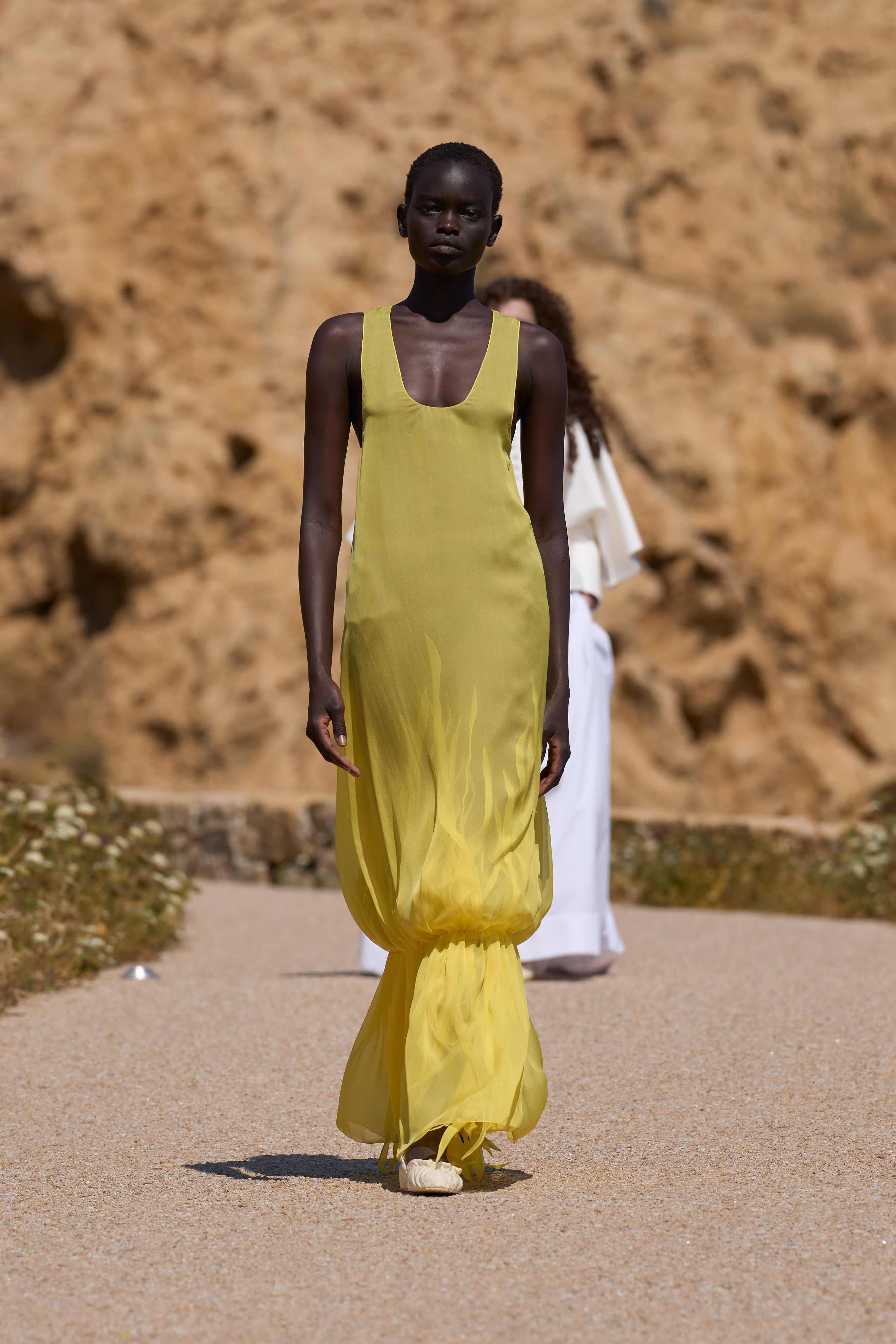 JACQUEMUS SPRING–SUMMER 2027: THE MOST RADICAL THING YOU CAN WEAR IS HAPPINESS JACQUEMUS SPRING–SUMMER 2027: THE MOST RADICAL THING YOU CAN WEAR IS HAPPINESS Vanity Teen 虚荣青年