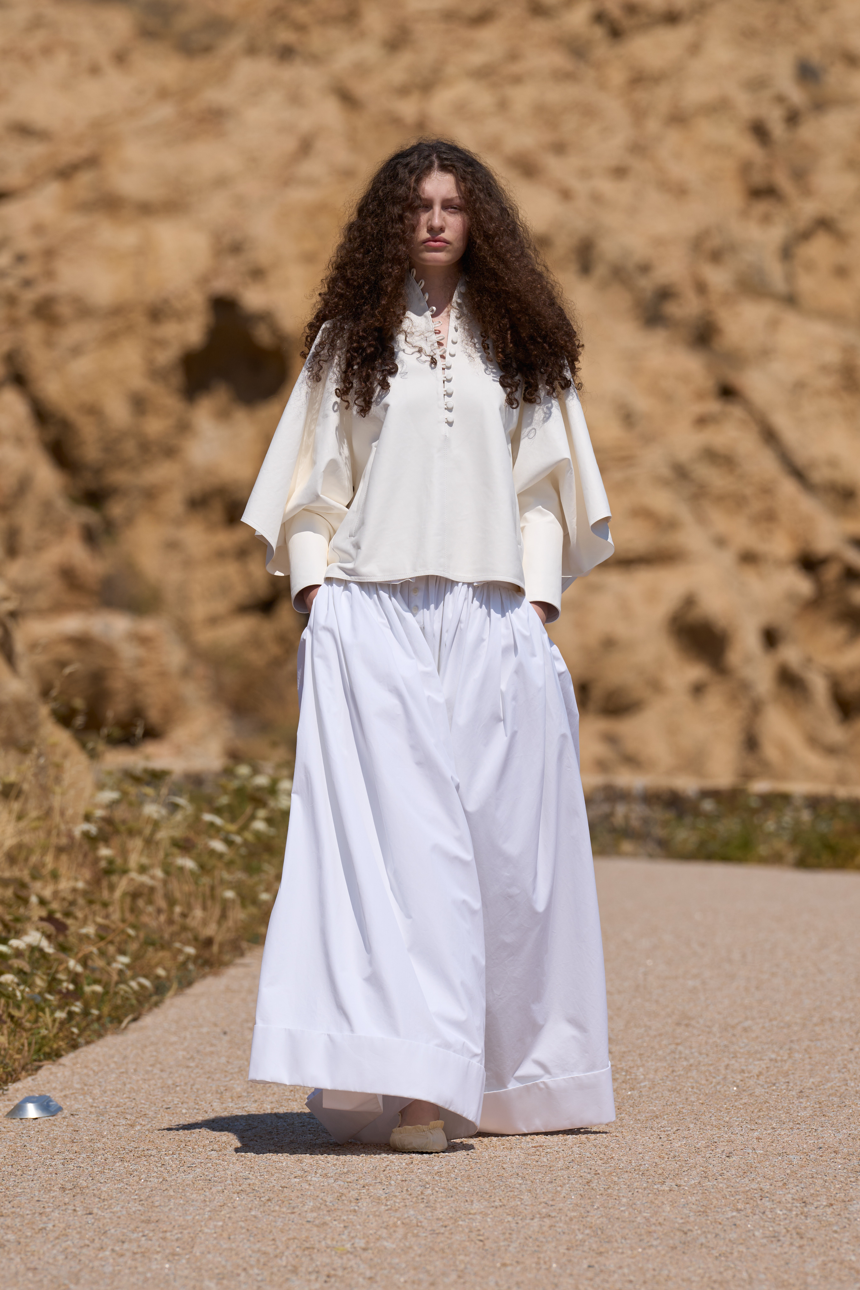 JACQUEMUS SPRING–SUMMER 2027: THE MOST RADICAL THING YOU CAN WEAR IS HAPPINESS JACQUEMUS SPRING–SUMMER 2027: THE MOST RADICAL THING YOU CAN WEAR IS HAPPINESS Vanity Teen 虚荣青年