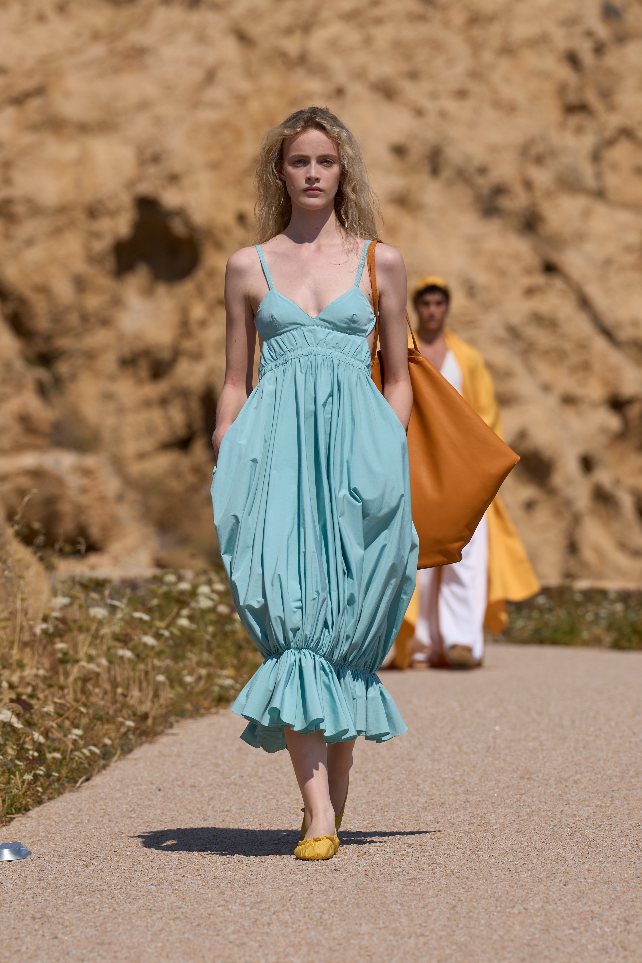 JACQUEMUS SPRING–SUMMER 2027: THE MOST RADICAL THING YOU CAN WEAR IS HAPPINESS JACQUEMUS SPRING–SUMMER 2027: THE MOST RADICAL THING YOU CAN WEAR IS HAPPINESS Vanity Teen 虚荣青年
