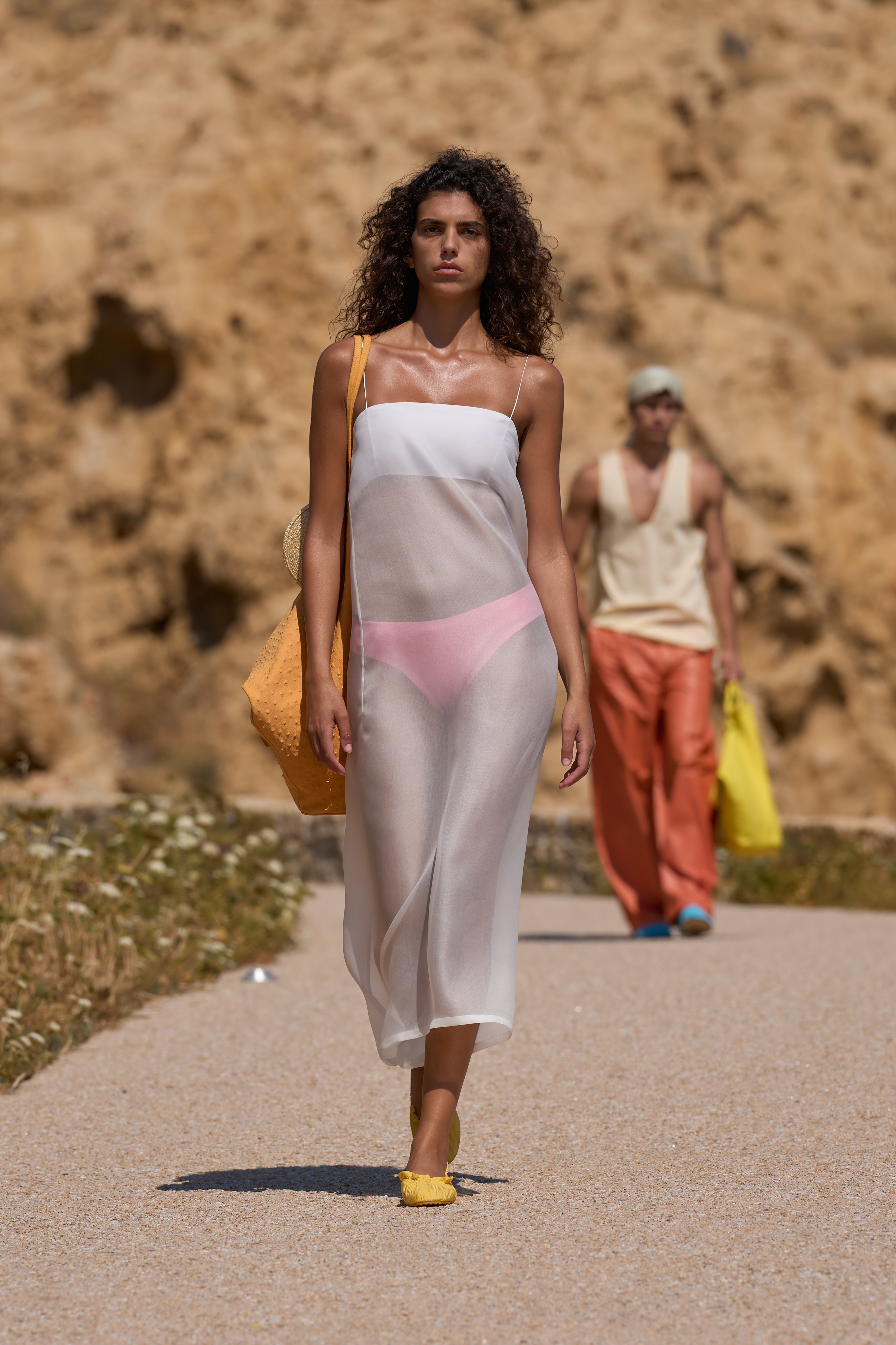 JACQUEMUS SPRING–SUMMER 2027: THE MOST RADICAL THING YOU CAN WEAR IS HAPPINESS JACQUEMUS SPRING–SUMMER 2027: THE MOST RADICAL THING YOU CAN WEAR IS HAPPINESS Vanity Teen 虚荣青年