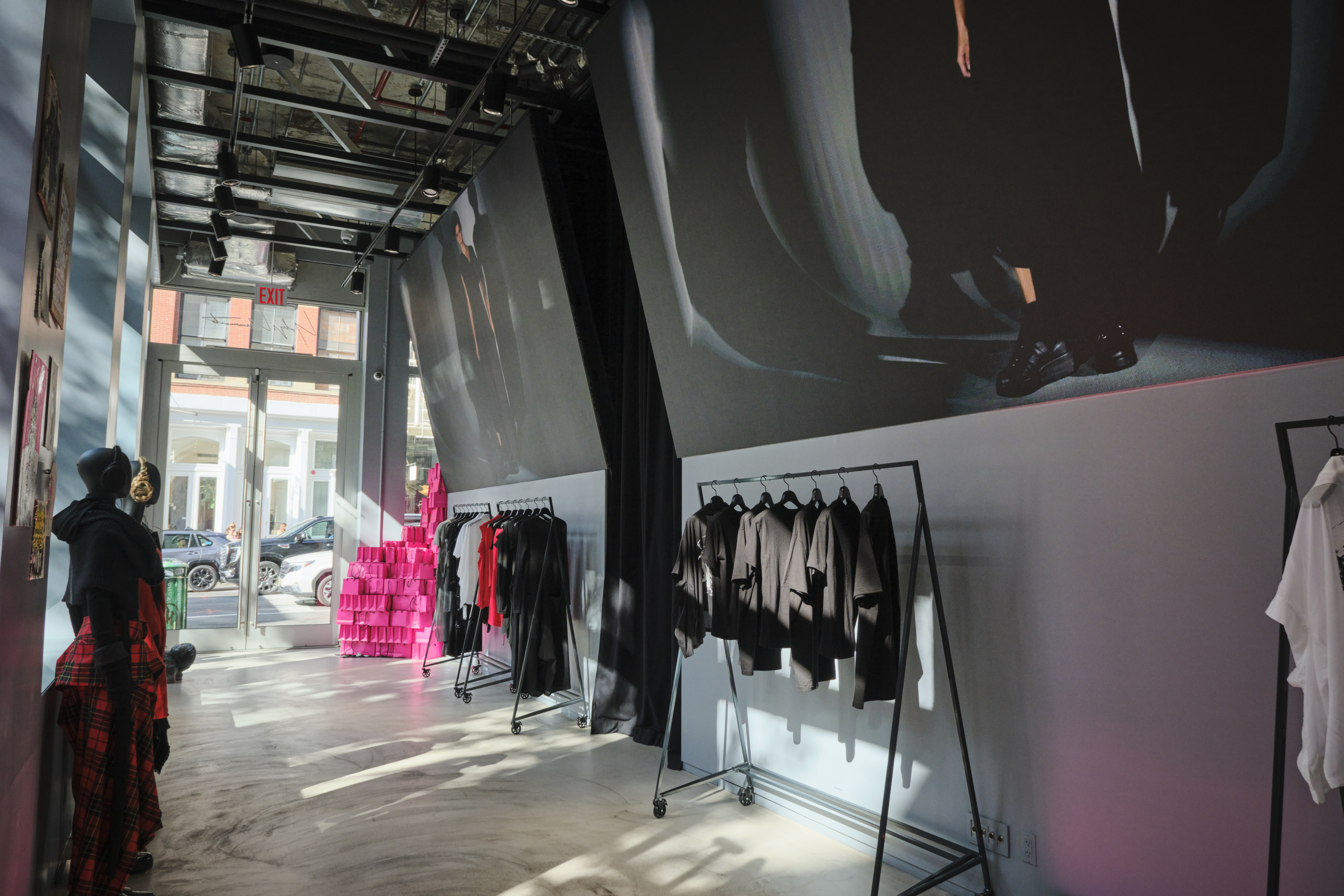 Eri Wakiyama Takes Over New York: Inside LIMI feu’s Immersive Residency at Yohji Yamamoto Wooster Vanity Teen 虚荣青年 Eri Wakiyama Takes Over New York: Inside LIMI feu’s Immersive Residency at Yohji Yamamoto Wooster Eri Wakiyama Takes Over New York: Inside LIMI feu’s Immersive Residency at Yohji Yamamoto Wooster Vanity Teen 虚荣青年
