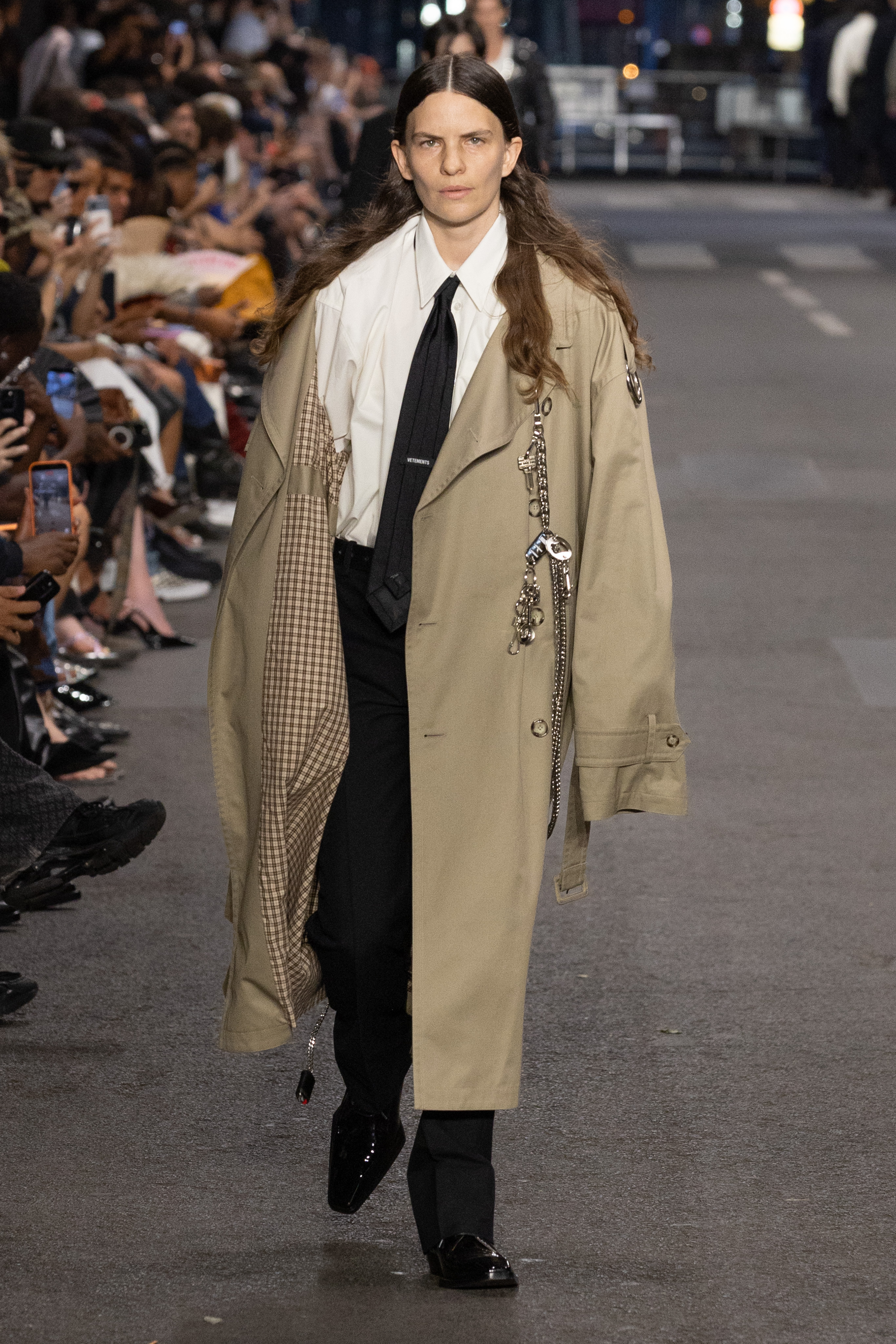 VETEMENTS SPRING SUMMER 2027: EVERYTHING IS NORMAL. UNTIL IT ISN’T VETEMENTS SPRING SUMMER 2027: EVERYTHING IS NORMAL. UNTIL IT ISN’T Vanity Teen 虚荣青年
