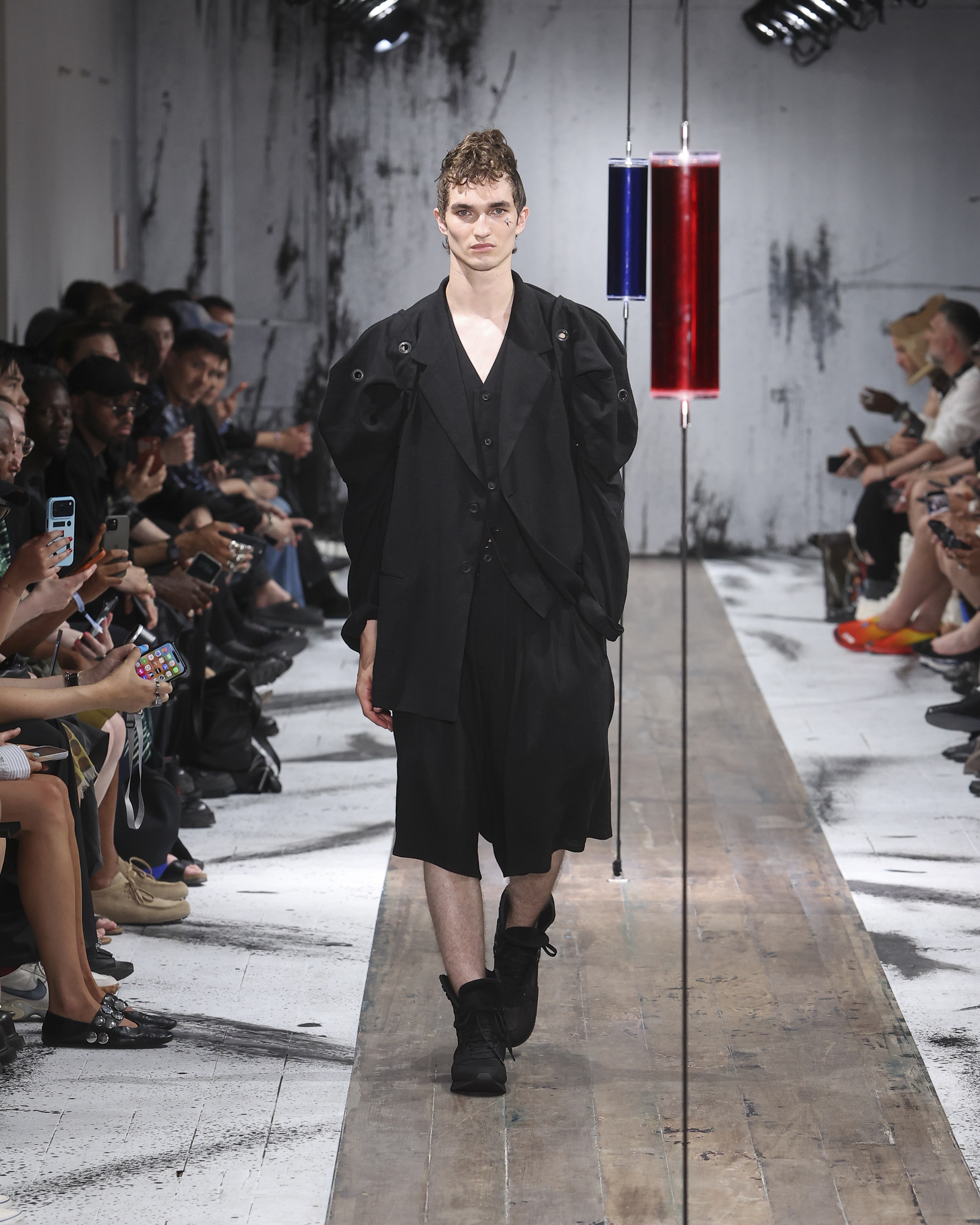 Yohji Yamamoto Spring/Summer 2027: Dressing for the End of Cool Yohji Yamamoto Spring/Summer 2027: Dressing for the End of Cool Vanity Teen 虚荣青年