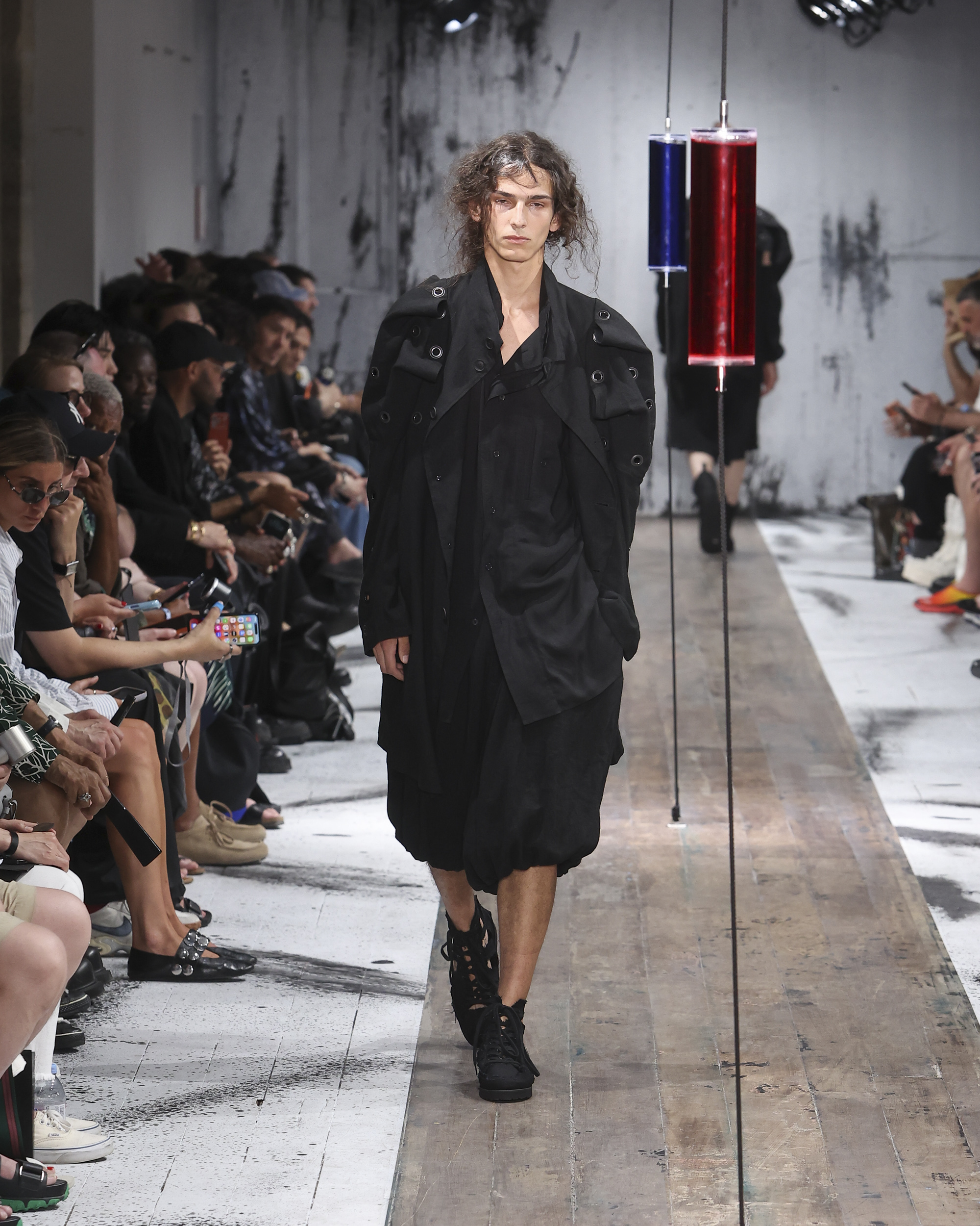 Yohji Yamamoto Spring/Summer 2027: Dressing for the End of Cool Yohji Yamamoto Spring/Summer 2027: Dressing for the End of Cool Vanity Teen 虚荣青年