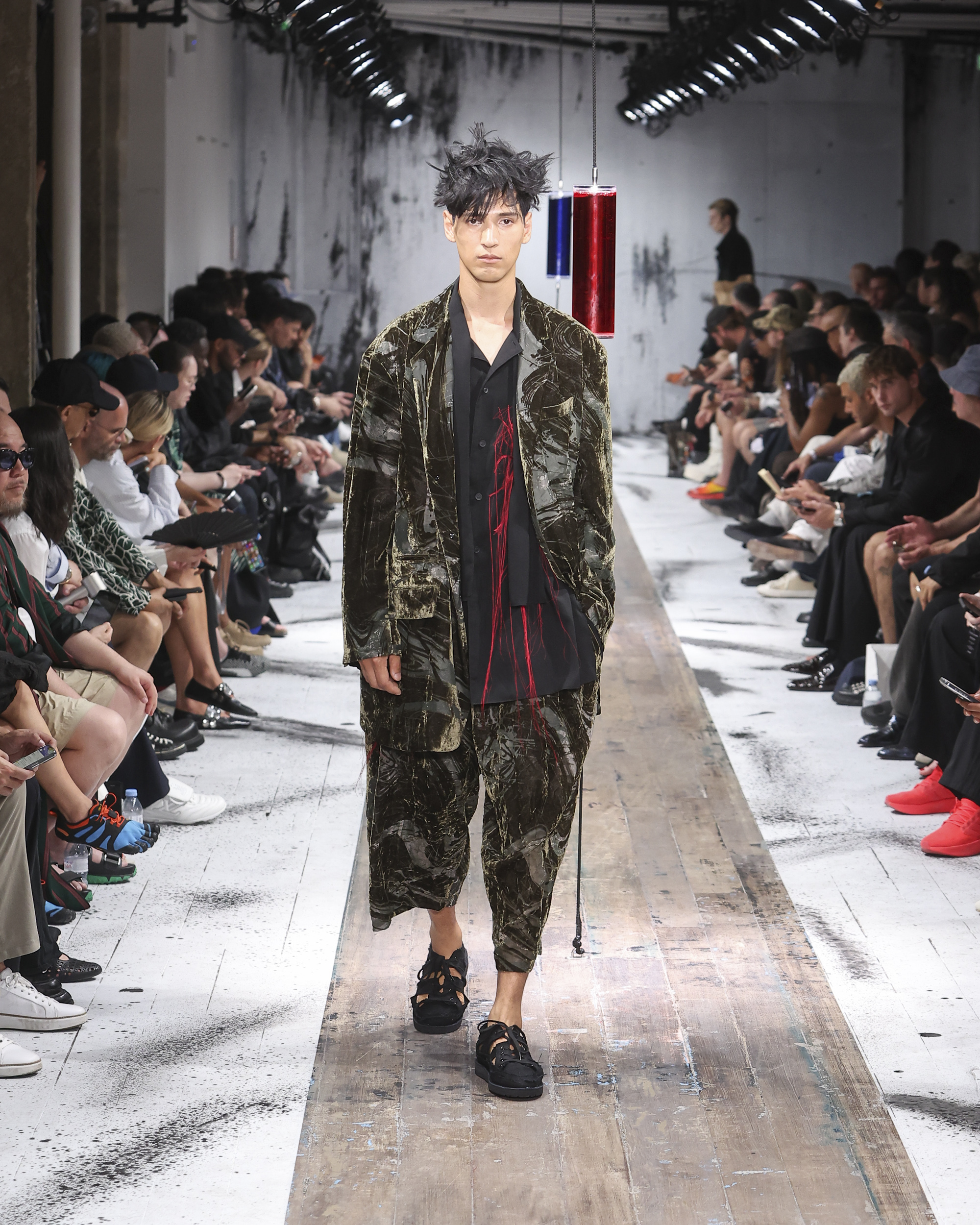 Yohji Yamamoto Spring/Summer 2027: Dressing for the End of Cool Yohji Yamamoto Spring/Summer 2027: Dressing for the End of Cool Vanity Teen 虚荣青年