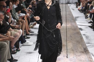 Yohji Yamamoto Spring/Summer 2027: Dressing for the End of Cool Yohji Yamamoto Spring/Summer 2027: Dressing for the End of Cool Vanity Teen 虚荣青年