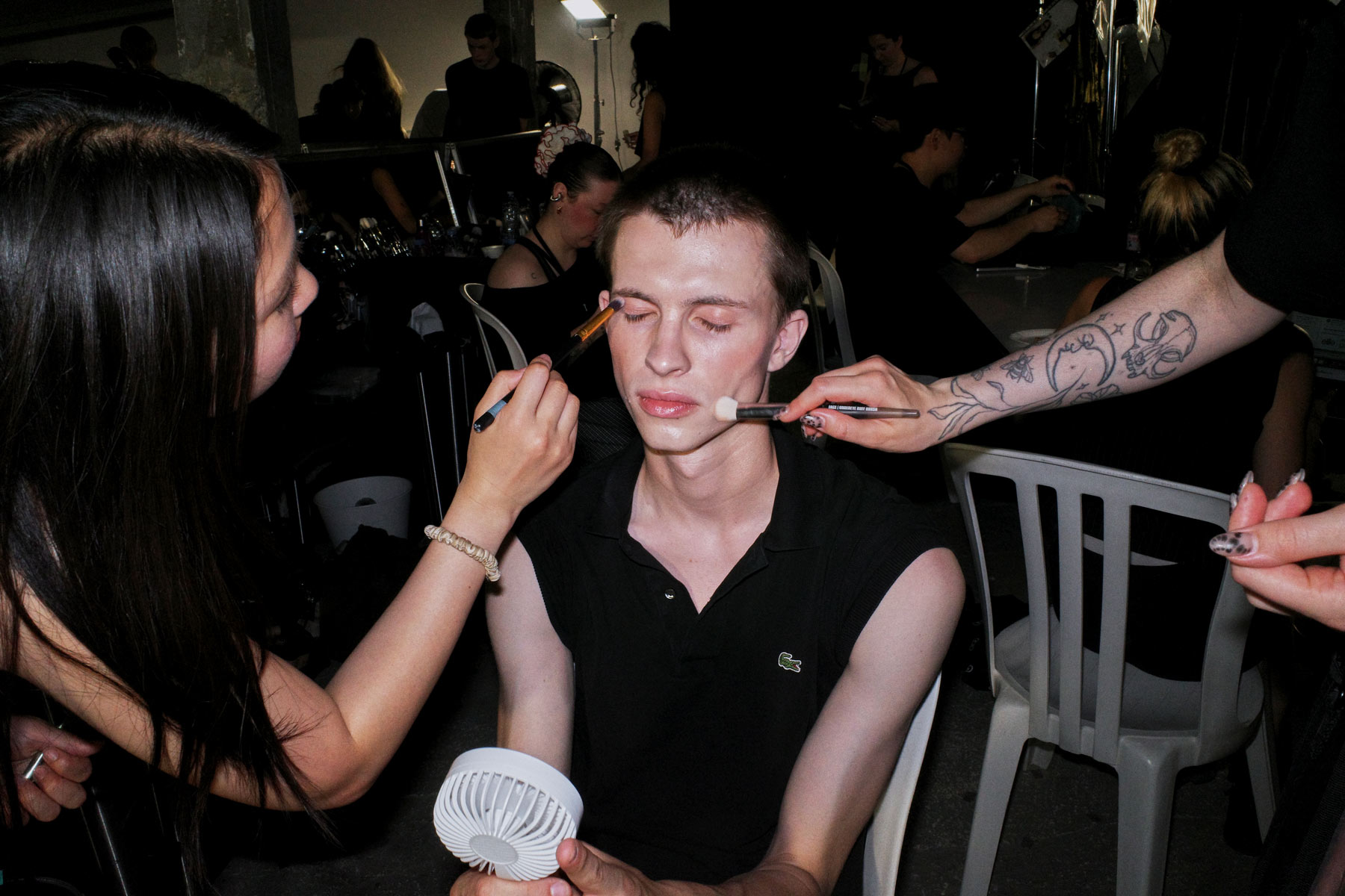 Behind the Scenes at SONGZIO Spring/Summer 2027 Behind the Scenes at SONGZIO Spring/Summer 2027 Vanity Teen 虚荣青年