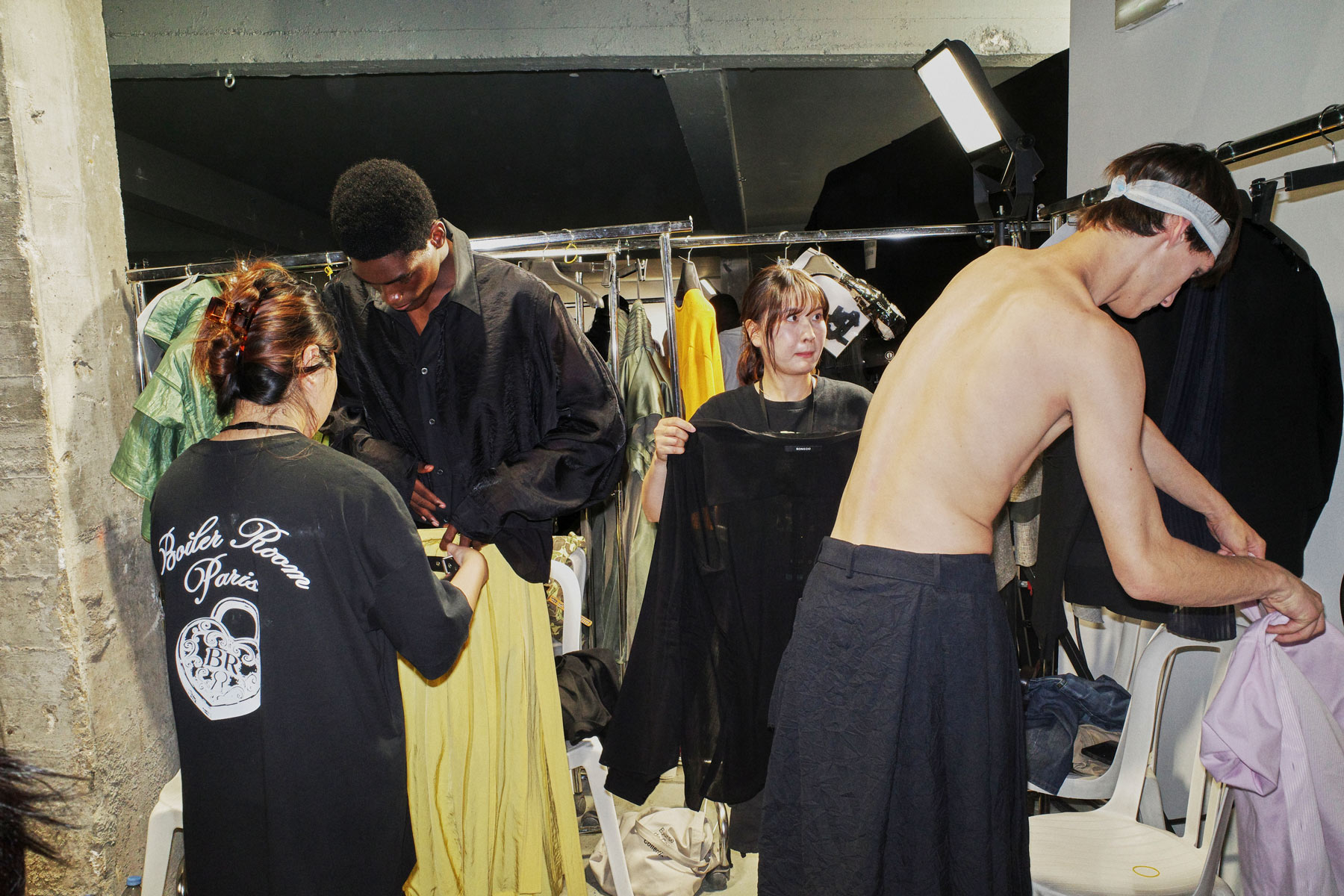 Behind the Scenes at SONGZIO Spring/Summer 2027 Behind the Scenes at SONGZIO Spring/Summer 2027 Vanity Teen 虚荣青年