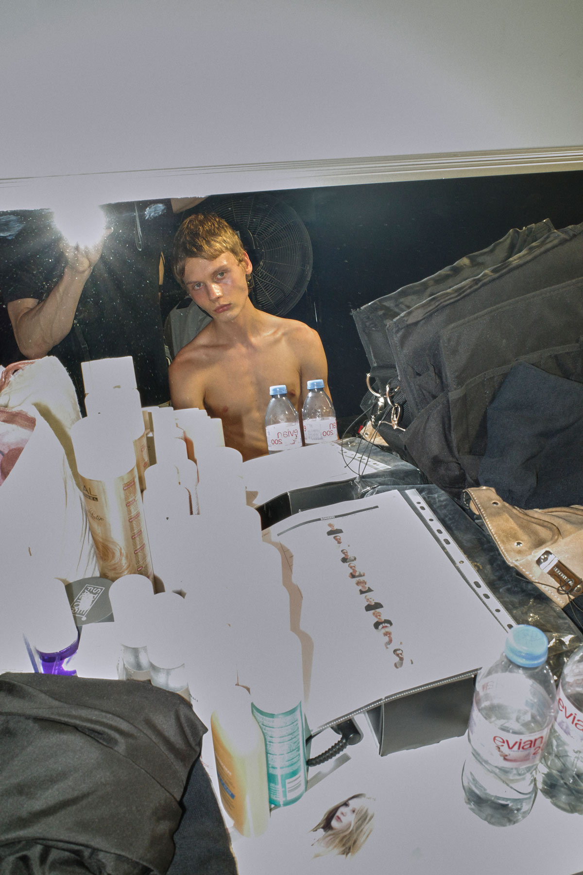 Behind the Scenes at SONGZIO Spring/Summer 2027 Behind the Scenes at SONGZIO Spring/Summer 2027 Vanity Teen 虚荣青年