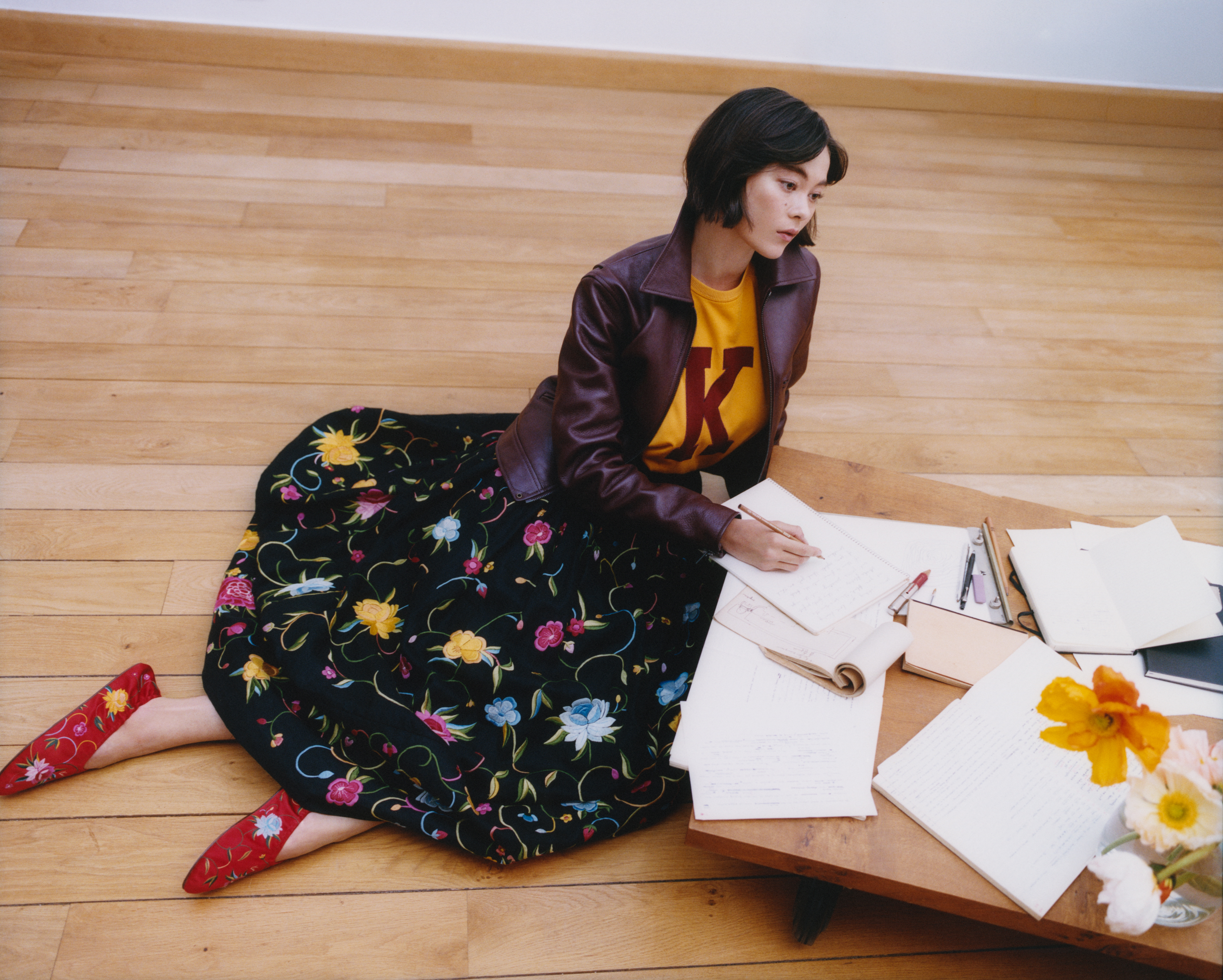 Home Is the New Luxury: Why Kenzo’s FW26 Campaign Chooses Quiet Over Noise Vanity Teen 虚荣青年 Home Is the New Luxury: Why Kenzo’s FW26 Campaign Chooses Quiet Over Noise Home Is the New Luxury: Why Kenzo’s FW26 Campaign Chooses Quiet Over Noise Vanity Teen 虚荣青年
