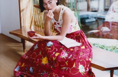 Home Is the New Luxury: Why Kenzo’s FW26 Campaign Chooses Quiet Over Noise Home Is the New Luxury: Why Kenzo’s FW26 Campaign Chooses Quiet Over Noise Vanity Teen 虚荣青年
