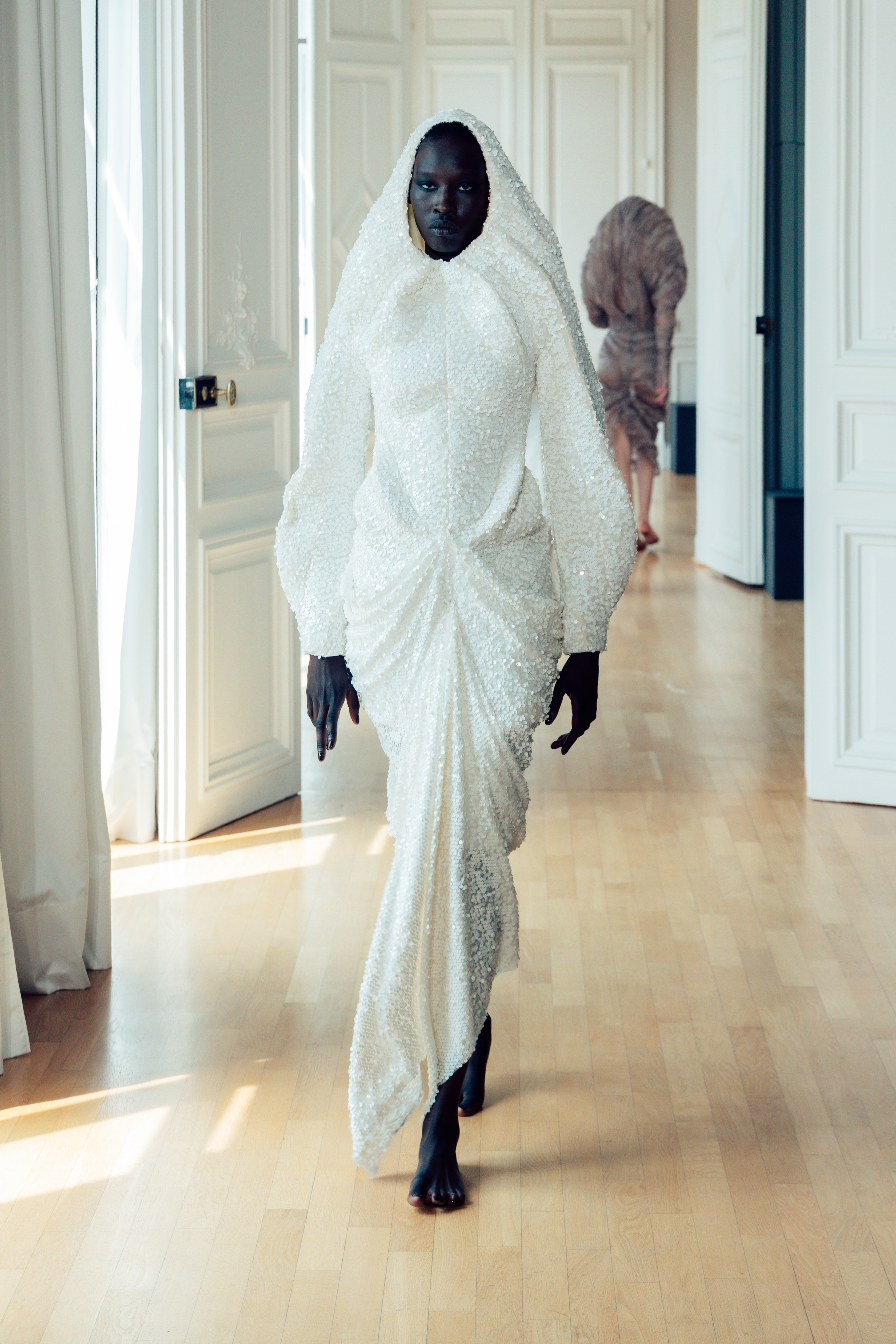 AZIZ Haute Couture Fall 2026: Sculpting Freedom in 3 Acts Vanity Teen 虚荣青年 AZIZ Haute Couture Fall 2026: Sculpting Freedom in 3 Acts AZIZ Haute Couture Fall 2026: Sculpting Freedom in 3 Acts Vanity Teen 虚荣青年