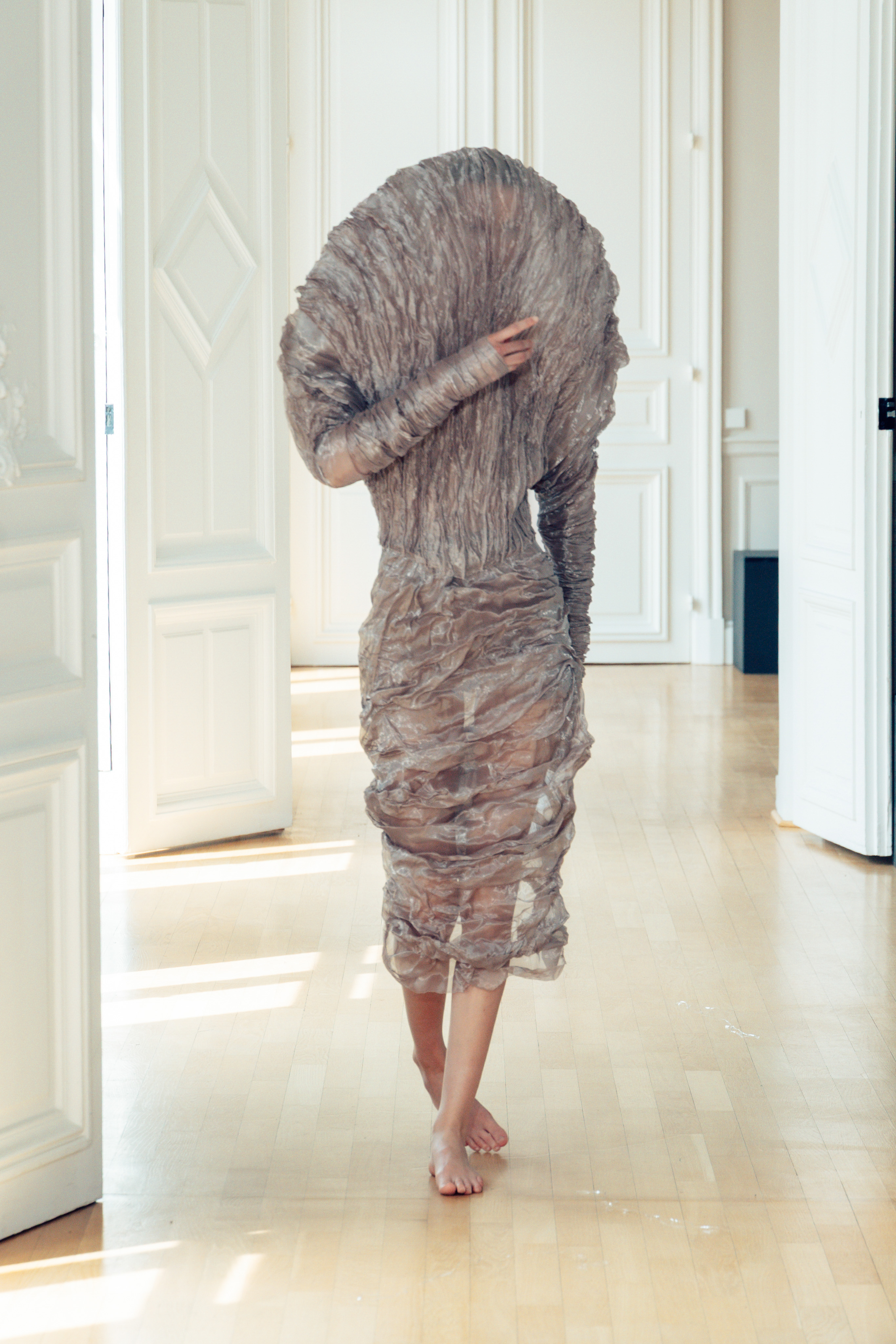 AZIZ Haute Couture Fall 2026: Sculpting Freedom in 3 Acts Vanity Teen 虚荣青年 AZIZ Haute Couture Fall 2026: Sculpting Freedom in 3 Acts AZIZ Haute Couture Fall 2026: Sculpting Freedom in 3 Acts Vanity Teen 虚荣青年