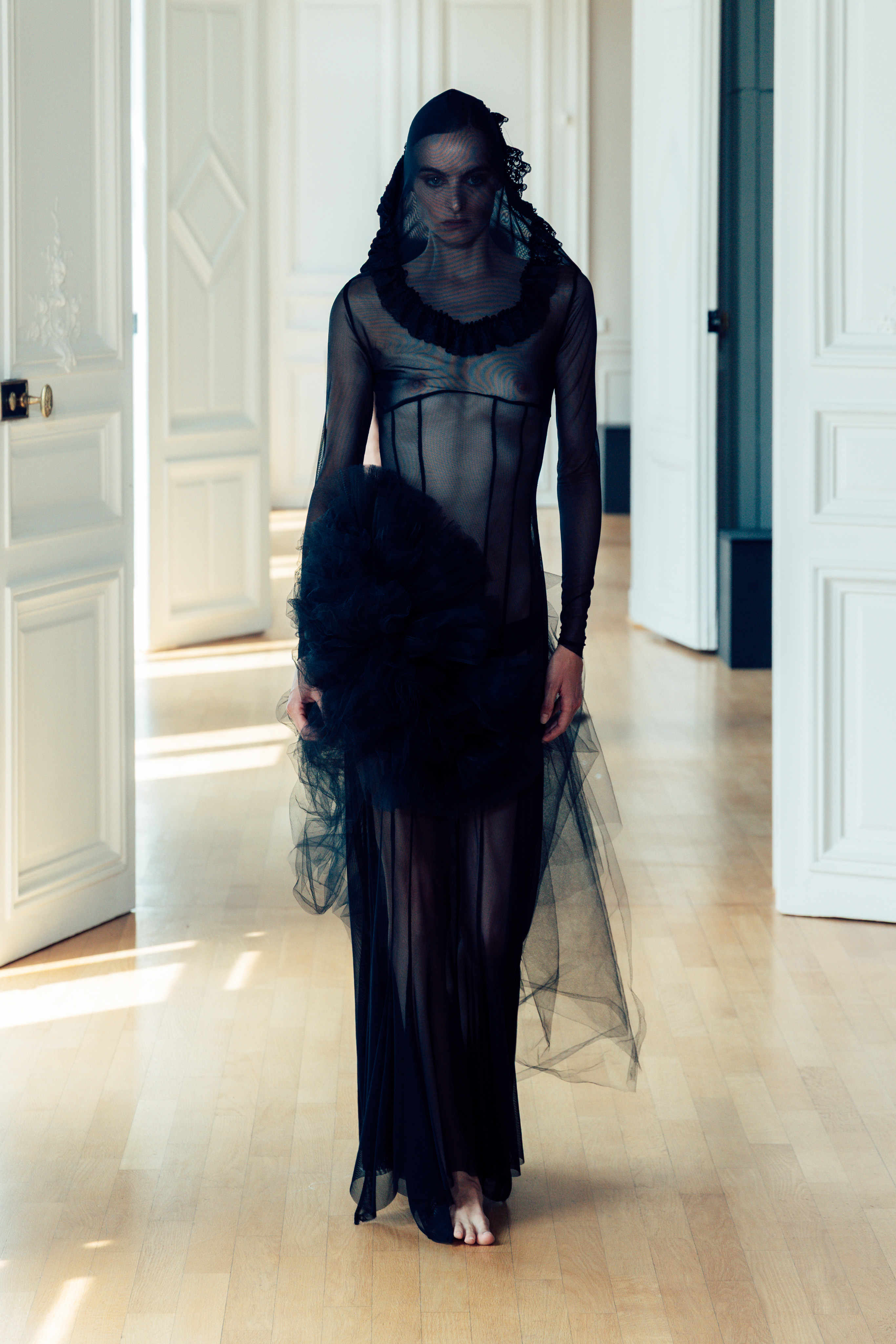 AZIZ Haute Couture Fall 2026: Sculpting Freedom in 3 Acts Vanity Teen 虚荣青年 AZIZ Haute Couture Fall 2026: Sculpting Freedom in 3 Acts AZIZ Haute Couture Fall 2026: Sculpting Freedom in 3 Acts Vanity Teen 虚荣青年