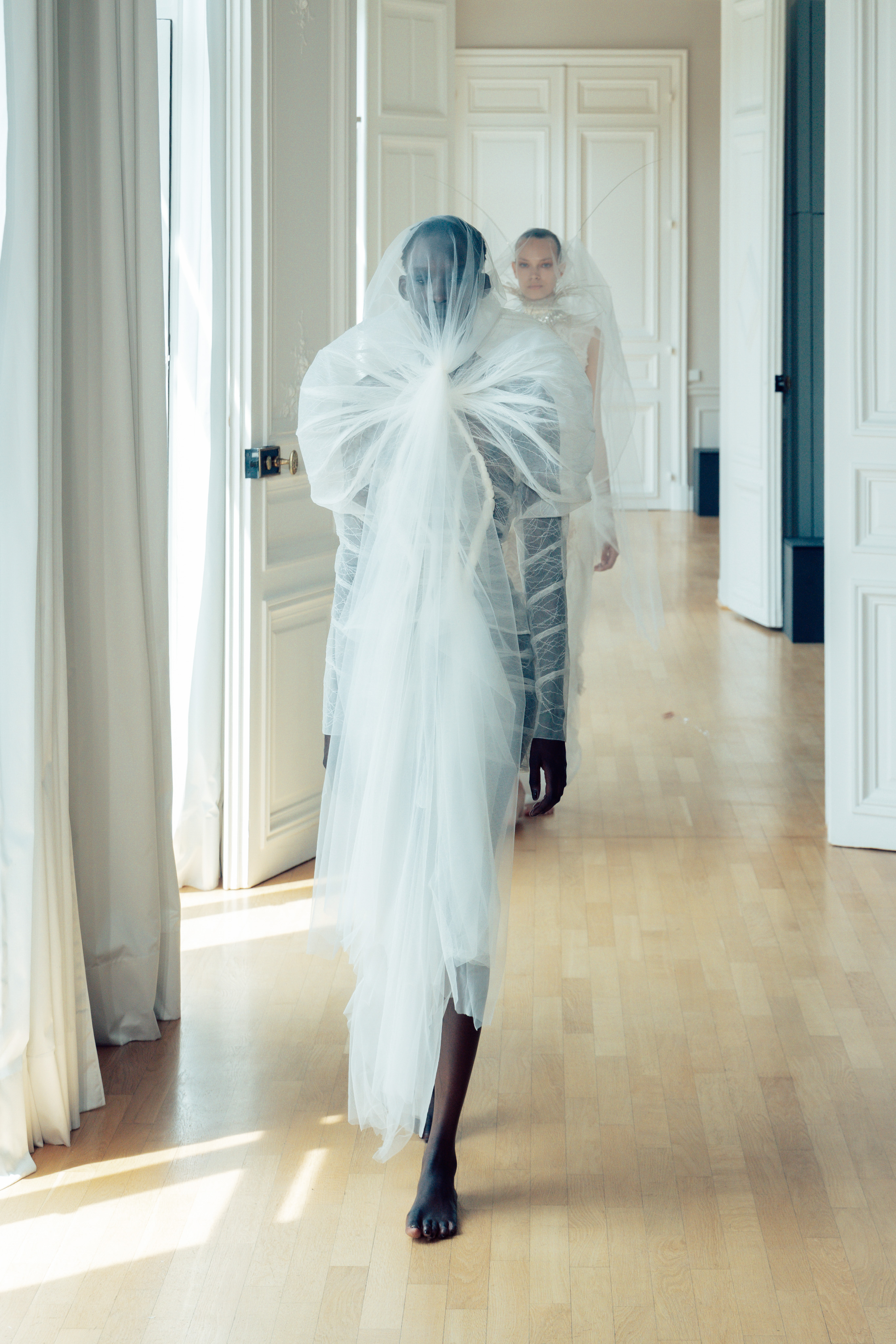 AZIZ Haute Couture Fall 2026: Sculpting Freedom in 3 Acts Vanity Teen 虚荣青年 AZIZ Haute Couture Fall 2026: Sculpting Freedom in 3 Acts AZIZ Haute Couture Fall 2026: Sculpting Freedom in 3 Acts Vanity Teen 虚荣青年