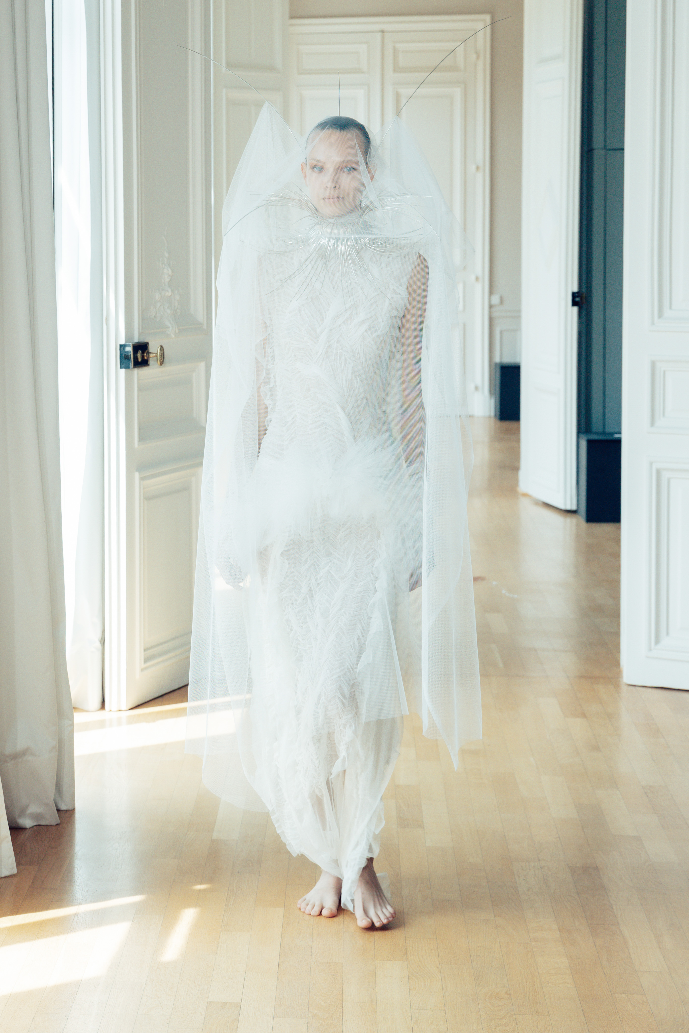 AZIZ Haute Couture Fall 2026: Sculpting Freedom in 3 Acts Vanity Teen 虚荣青年 AZIZ Haute Couture Fall 2026: Sculpting Freedom in 3 Acts AZIZ Haute Couture Fall 2026: Sculpting Freedom in 3 Acts Vanity Teen 虚荣青年