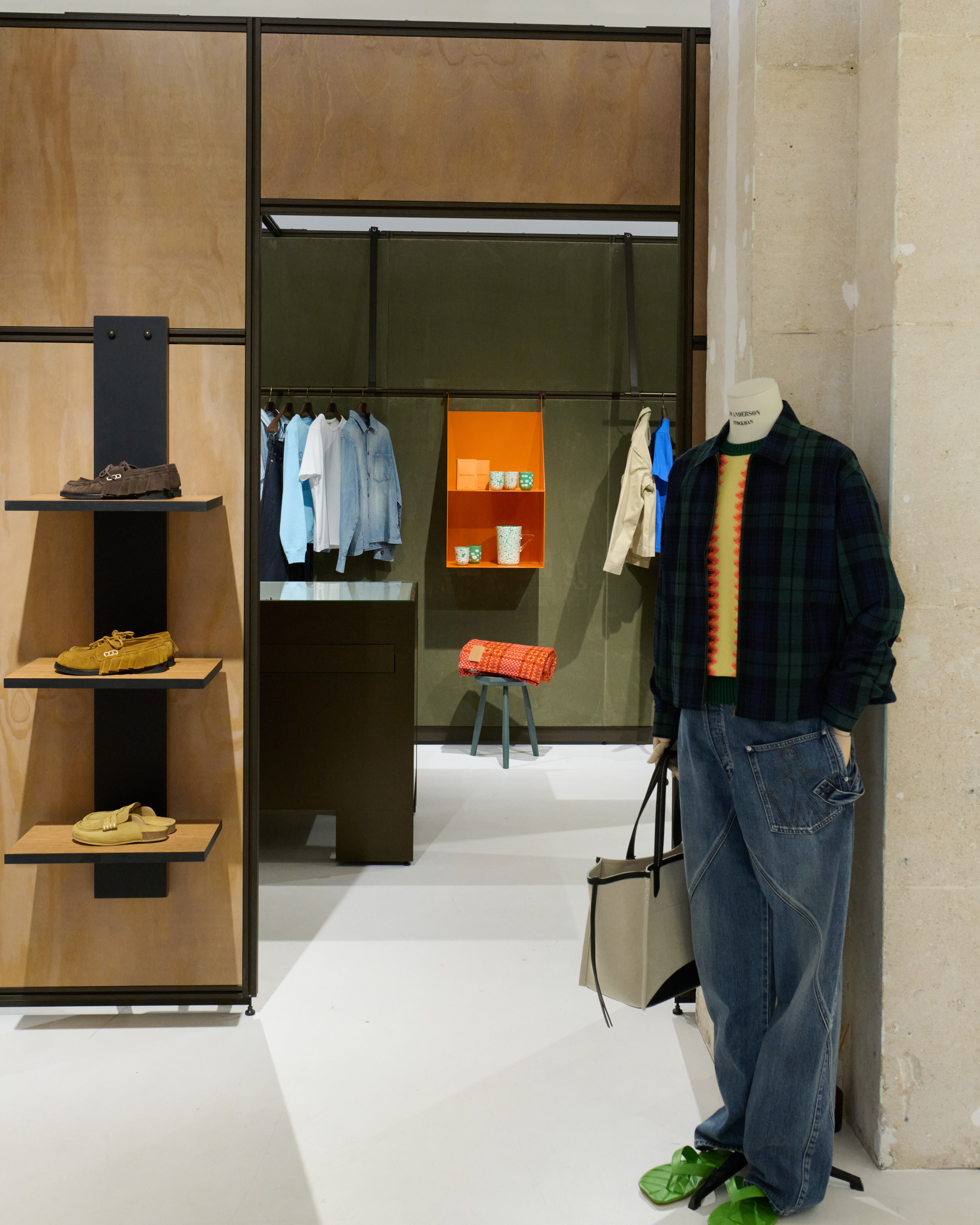 JW ANDERSON’S PARIS TAKEOVER: A POP-UP WHERE FASHION GETS WEIRD, WARM AND COLLECTIBLE Vanity Teen 虚荣青年 JW ANDERSON’S PARIS TAKEOVER: A POP-UP WHERE FASHION GETS WEIRD, WARM AND COLLECTIBLE JW ANDERSON’S PARIS TAKEOVER: A POP-UP WHERE FASHION GETS WEIRD, WARM AND COLLECTIBLE Vanity Teen 虚荣青年