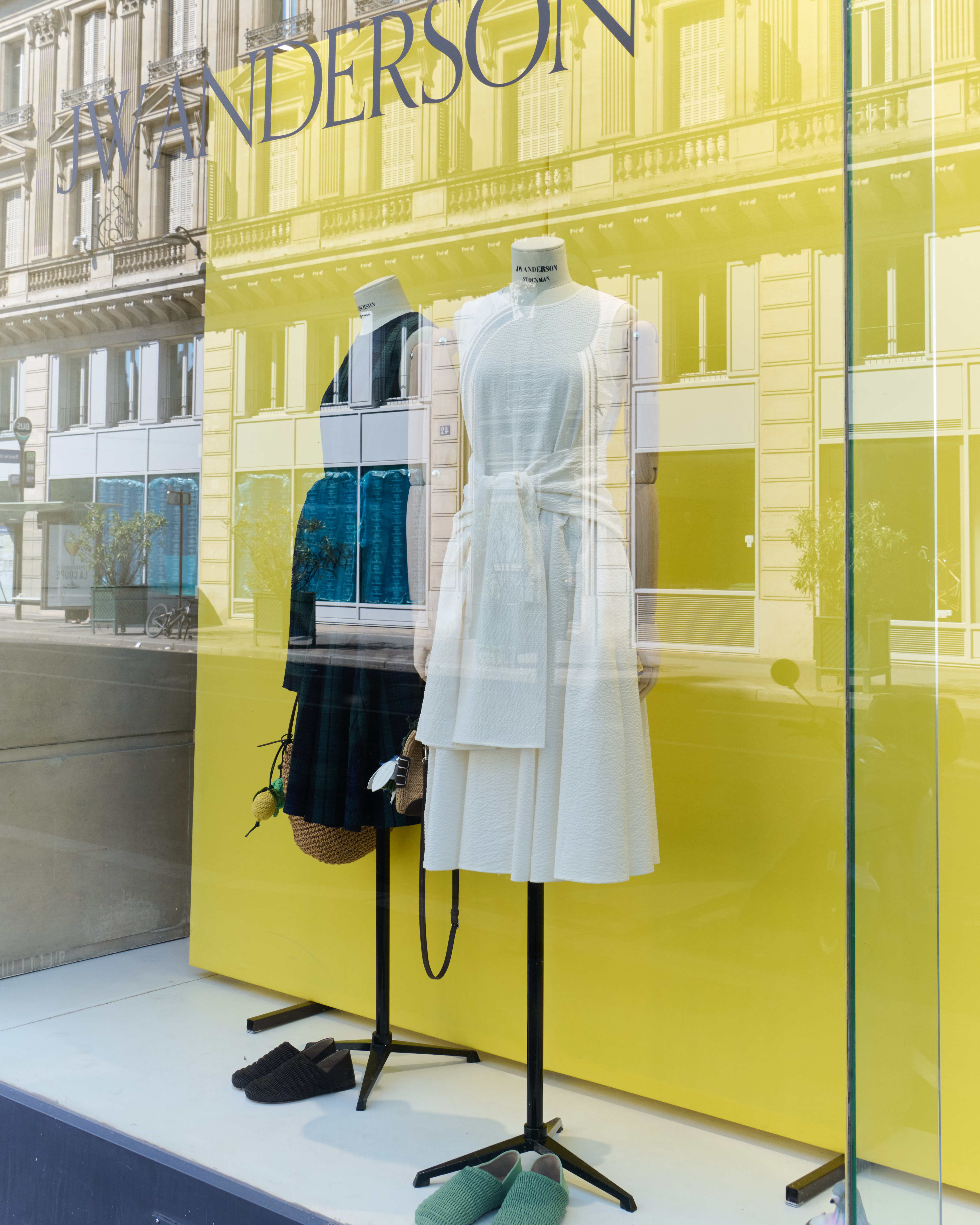 JW ANDERSON’S PARIS TAKEOVER: A POP-UP WHERE FASHION GETS WEIRD, WARM AND COLLECTIBLE Vanity Teen 虚荣青年 JW ANDERSON’S PARIS TAKEOVER: A POP-UP WHERE FASHION GETS WEIRD, WARM AND COLLECTIBLE JW ANDERSON’S PARIS TAKEOVER: A POP-UP WHERE FASHION GETS WEIRD, WARM AND COLLECTIBLE Vanity Teen 虚荣青年