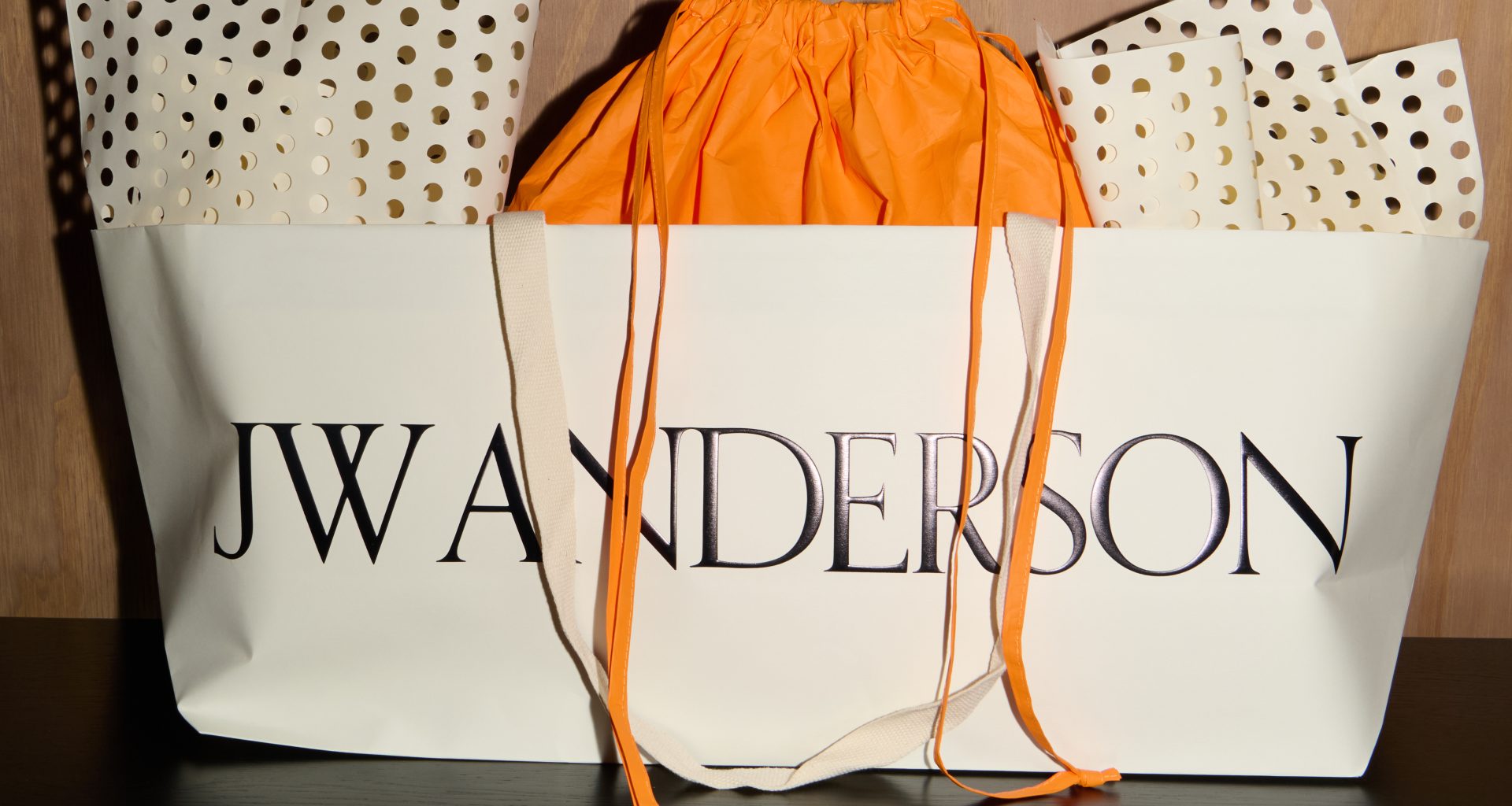 JW ANDERSON’S PARIS TAKEOVER: A POP-UP WHERE FASHION GETS WEIRD, WARM AND COLLECTIBLE JW ANDERSON’S PARIS TAKEOVER: A POP-UP WHERE FASHION GETS WEIRD, WARM AND COLLECTIBLE Vanity Teen 虚荣青年