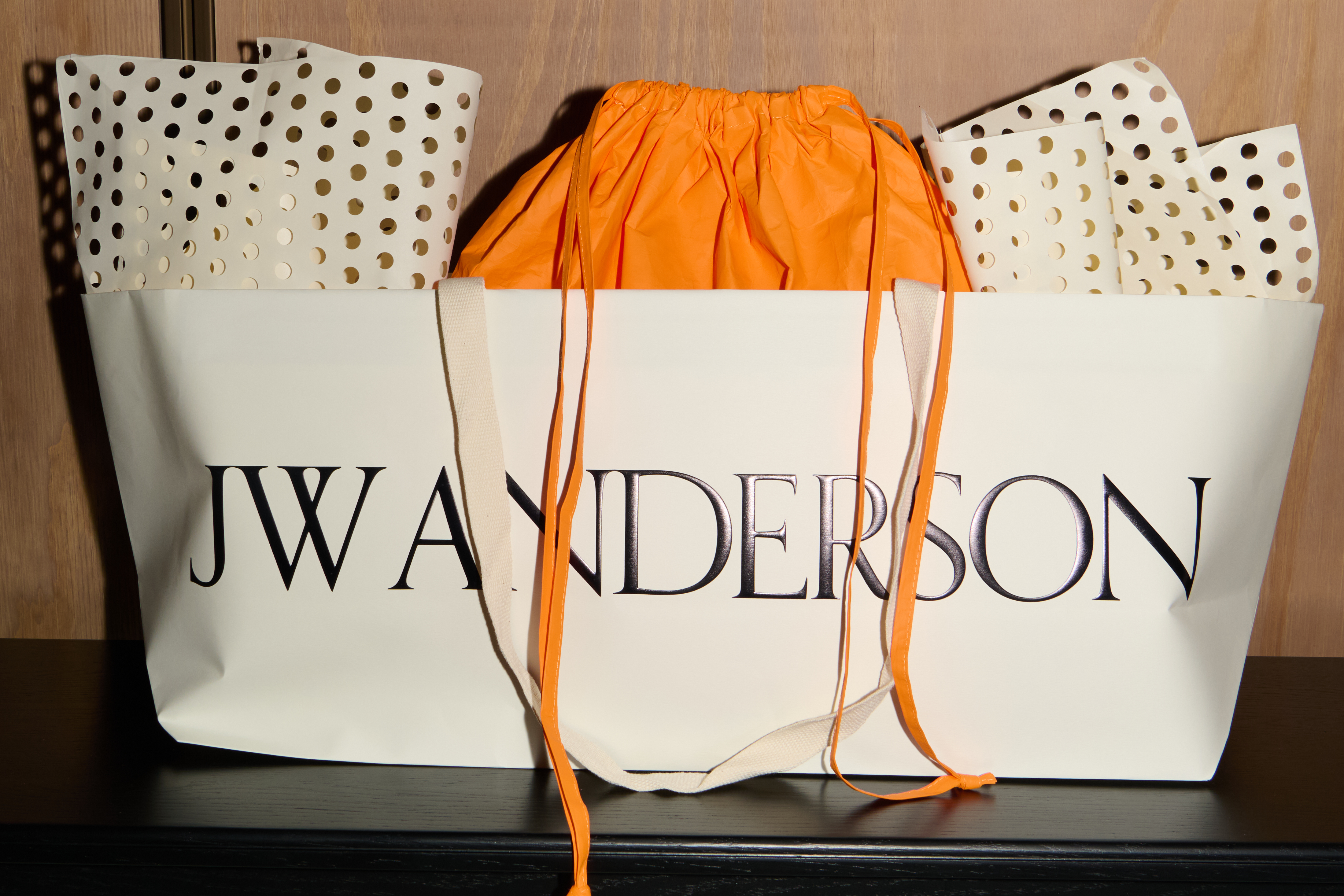 JW ANDERSON’S PARIS TAKEOVER: A POP-UP WHERE FASHION GETS WEIRD, WARM AND COLLECTIBLE JW ANDERSON’S PARIS TAKEOVER: A POP-UP WHERE FASHION GETS WEIRD, WARM AND COLLECTIBLE Vanity Teen 虚荣青年