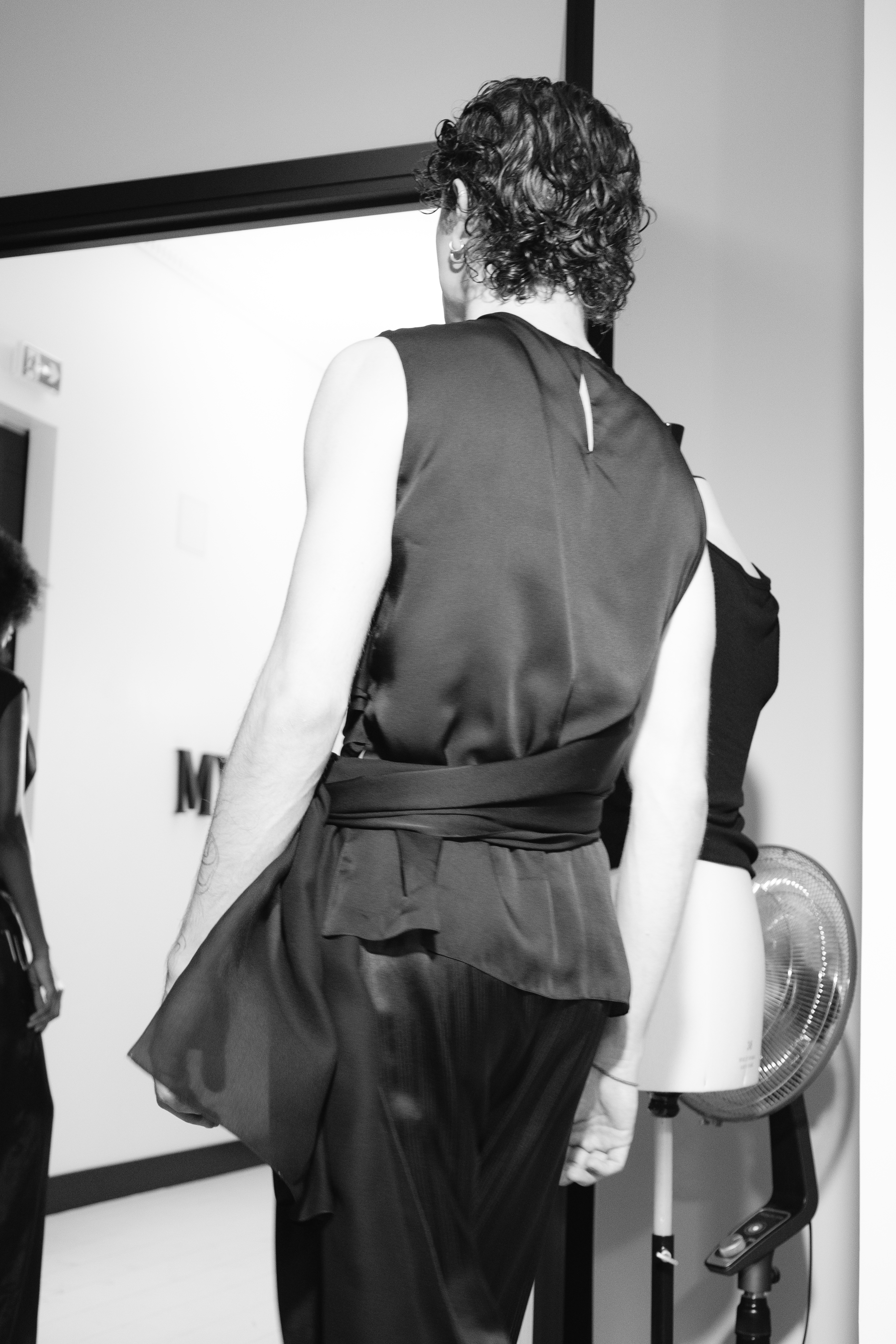 The Future Dresses in Black: MYX Paris and the Poetry of Quiet Precision Vanity Teen 虚荣青年 The Future Dresses in Black: MYX Paris and the Poetry of Quiet Precision The Future Dresses in Black: MYX Paris and the Poetry of Quiet Precision Vanity Teen 虚荣青年