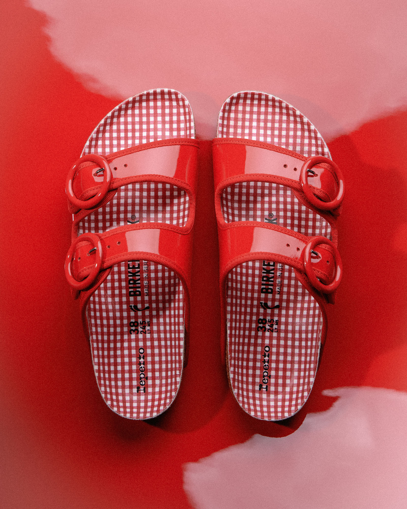 Balletcore Meets Orthopaedics: Why the Birkenstock x Repetto Collaboration Actually Makes Sense Vanity Teen 虚荣青年 Balletcore Meets Orthopaedics: Why the Birkenstock x Repetto Collaboration Actually Makes Sense Balletcore Meets Orthopaedics: Why the Birkenstock x Repetto Collaboration Actually Makes Sense Vanity Teen 虚荣青年